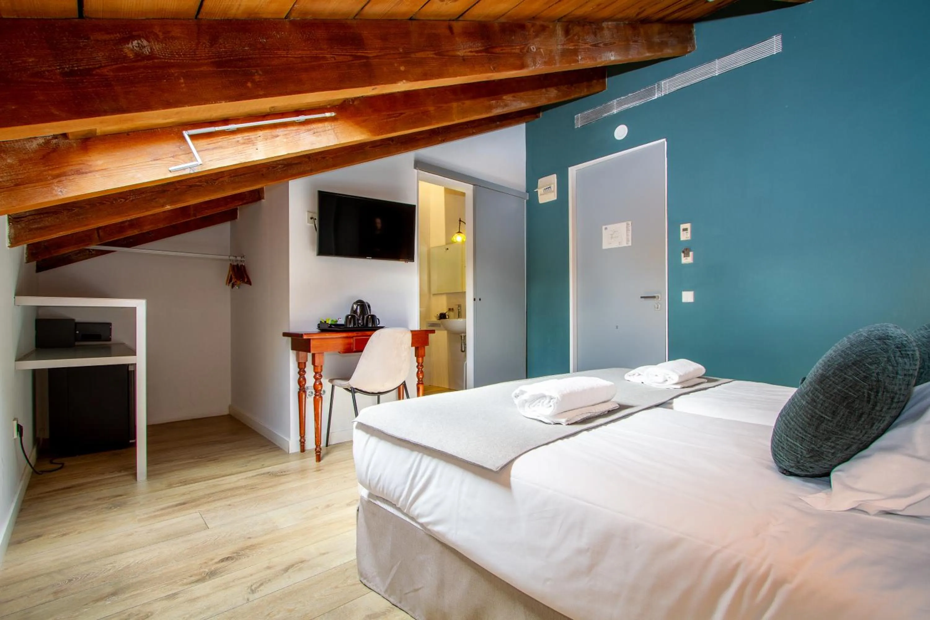 Bedroom, Bed in Les Monges Palace Boutique