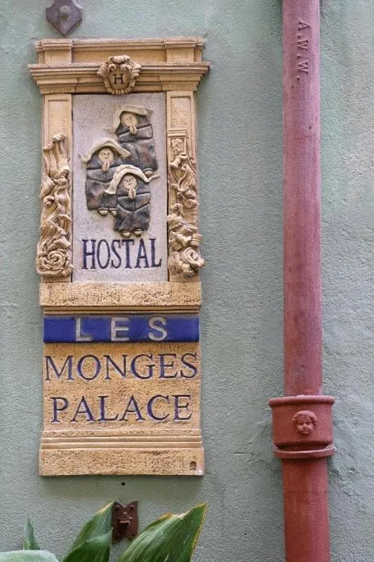 Facade/entrance in Les Monges Palace Boutique