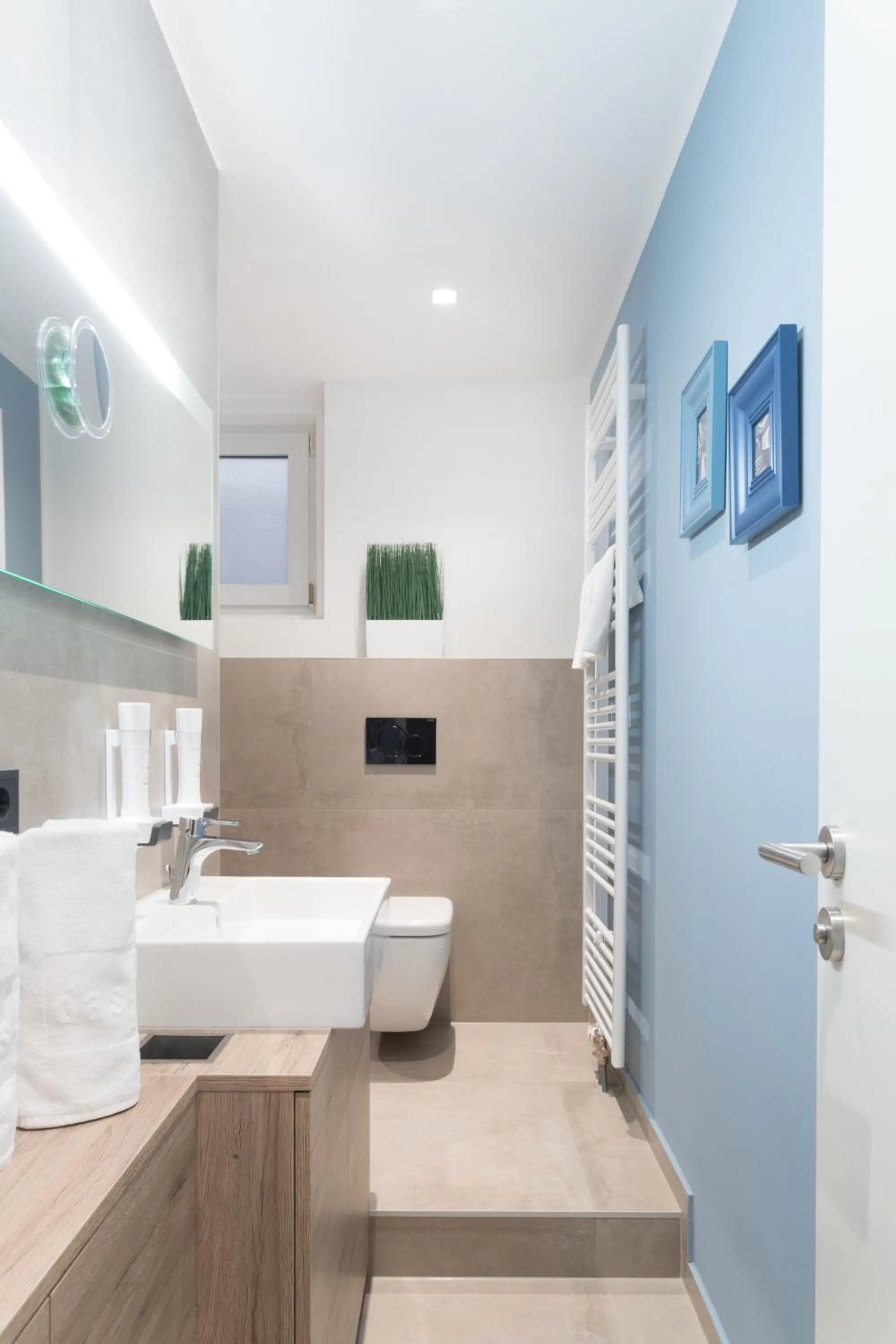 Shower in Aparthotel by dasPaul