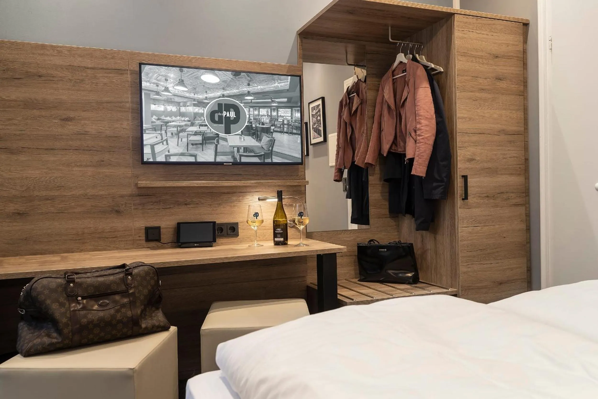 TV and multimedia, Bed in Aparthotel by dasPaul