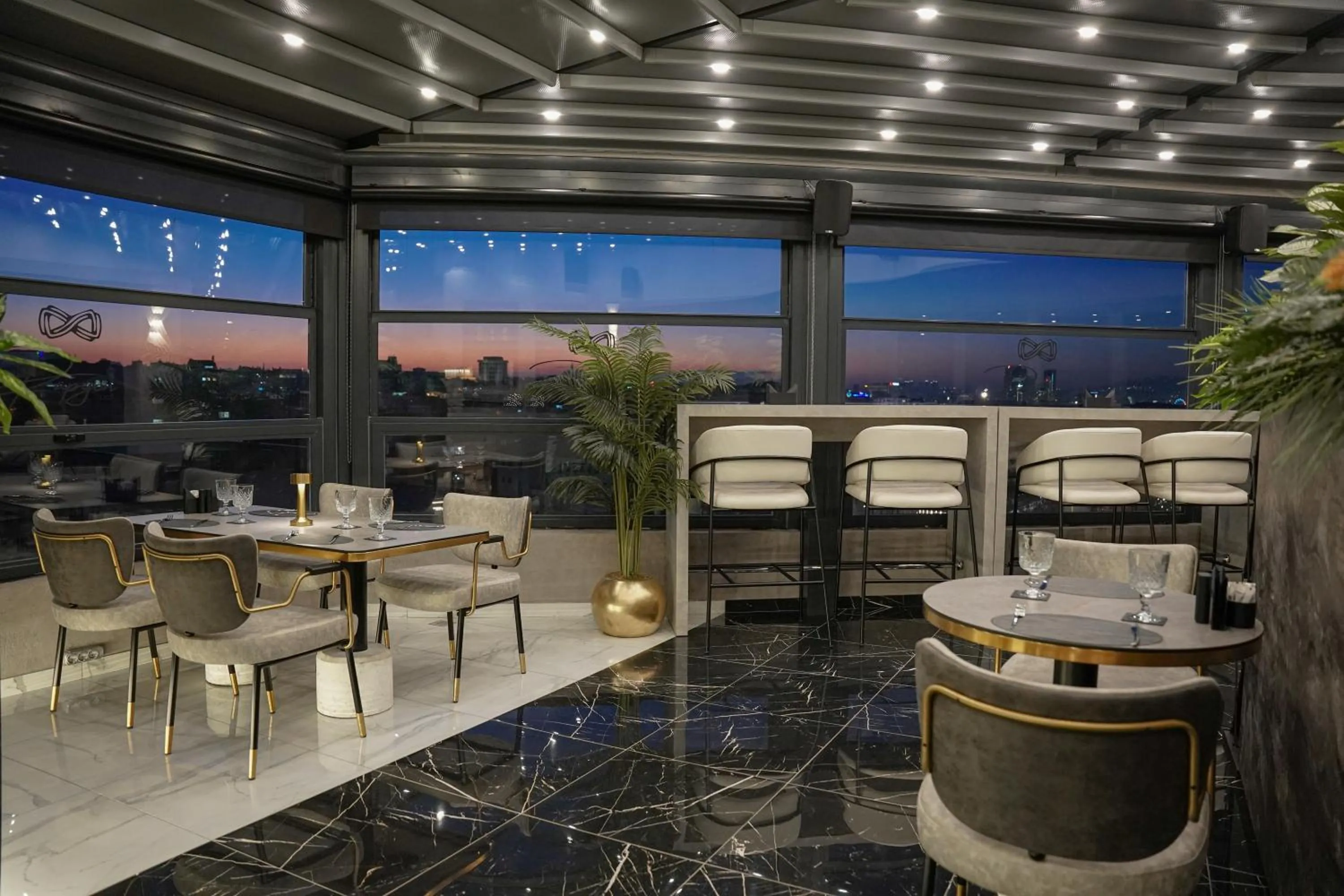 Lounge or bar in New Park Hotel