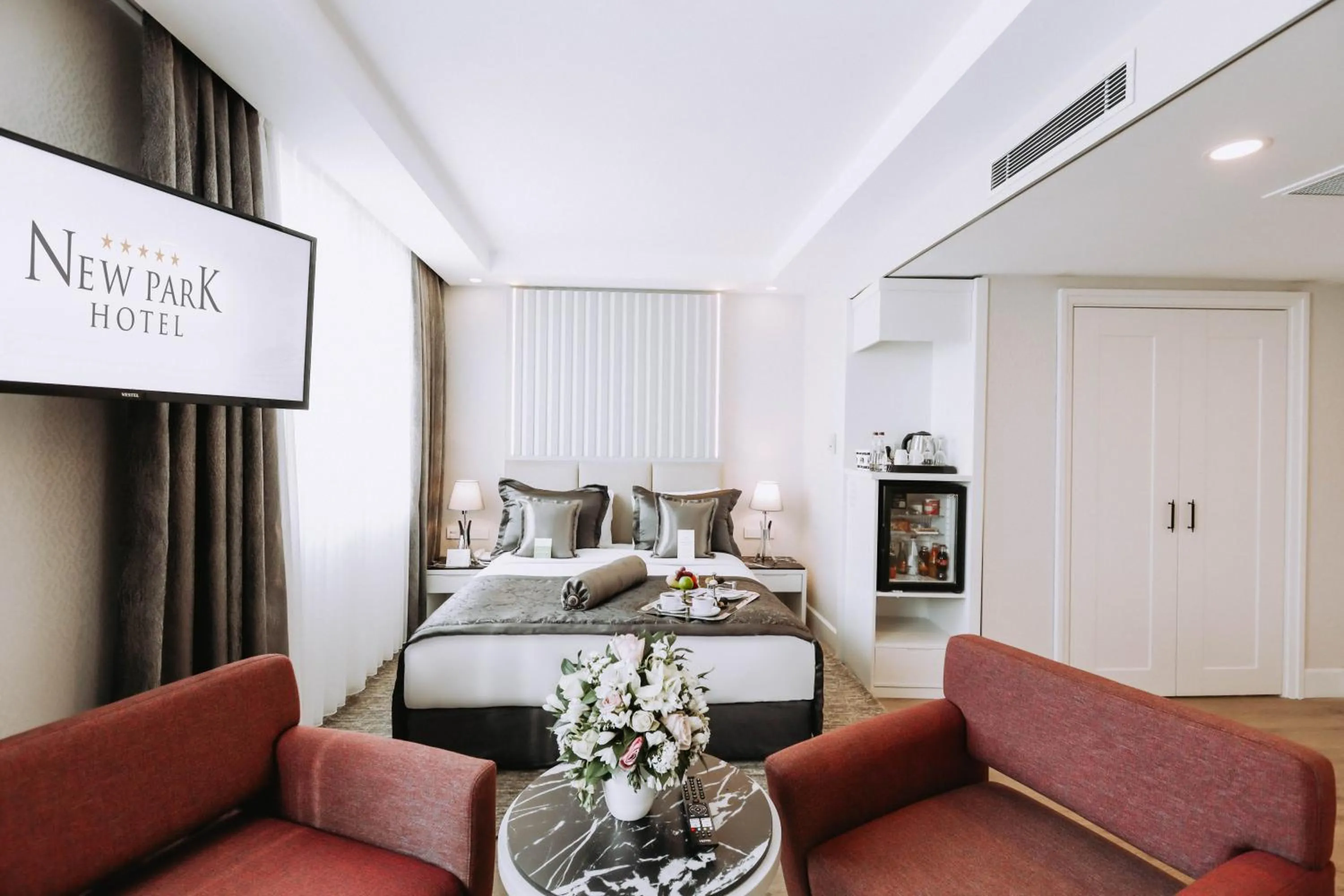 Bed in New Park Hotel