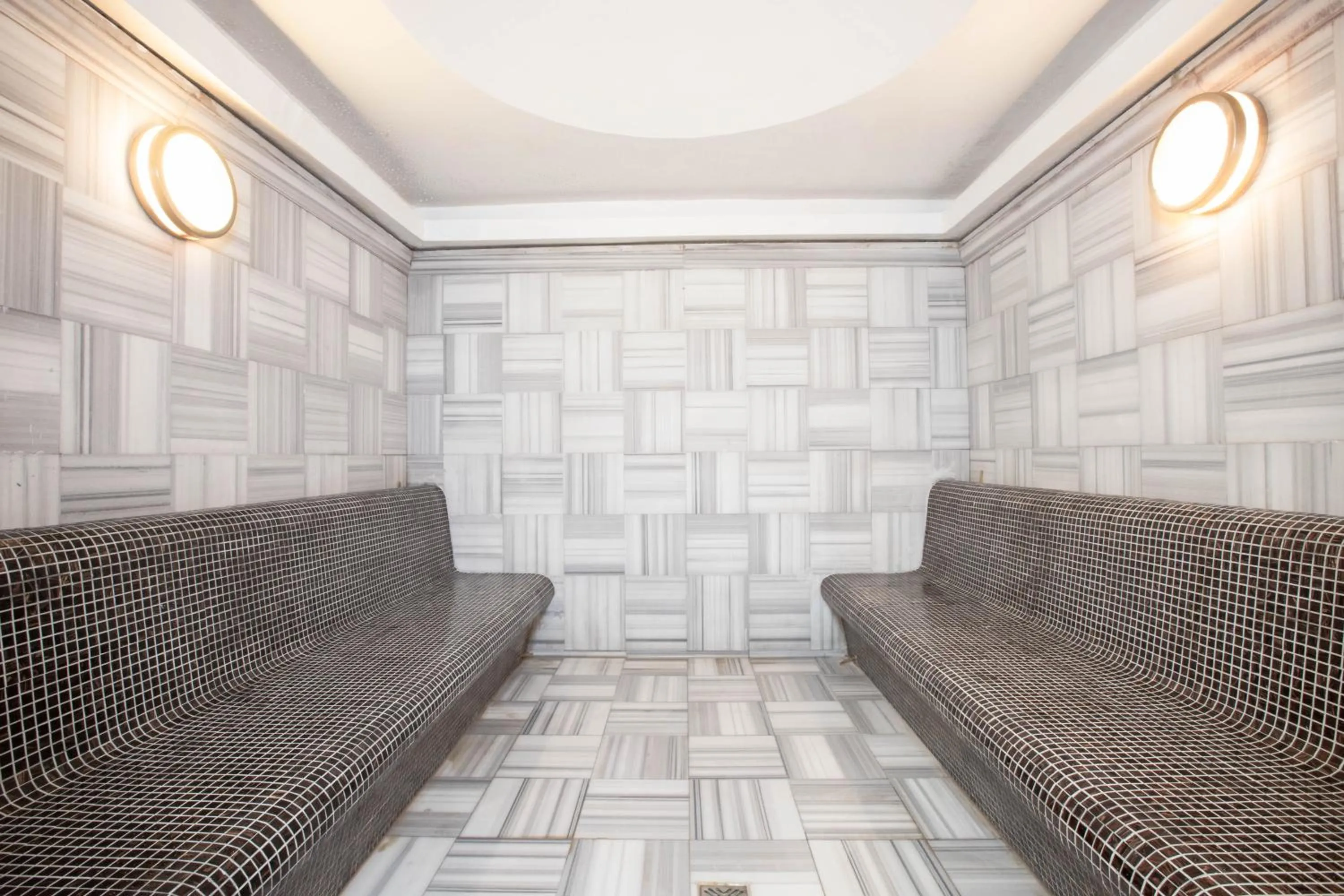 Steam room in New Park Hotel