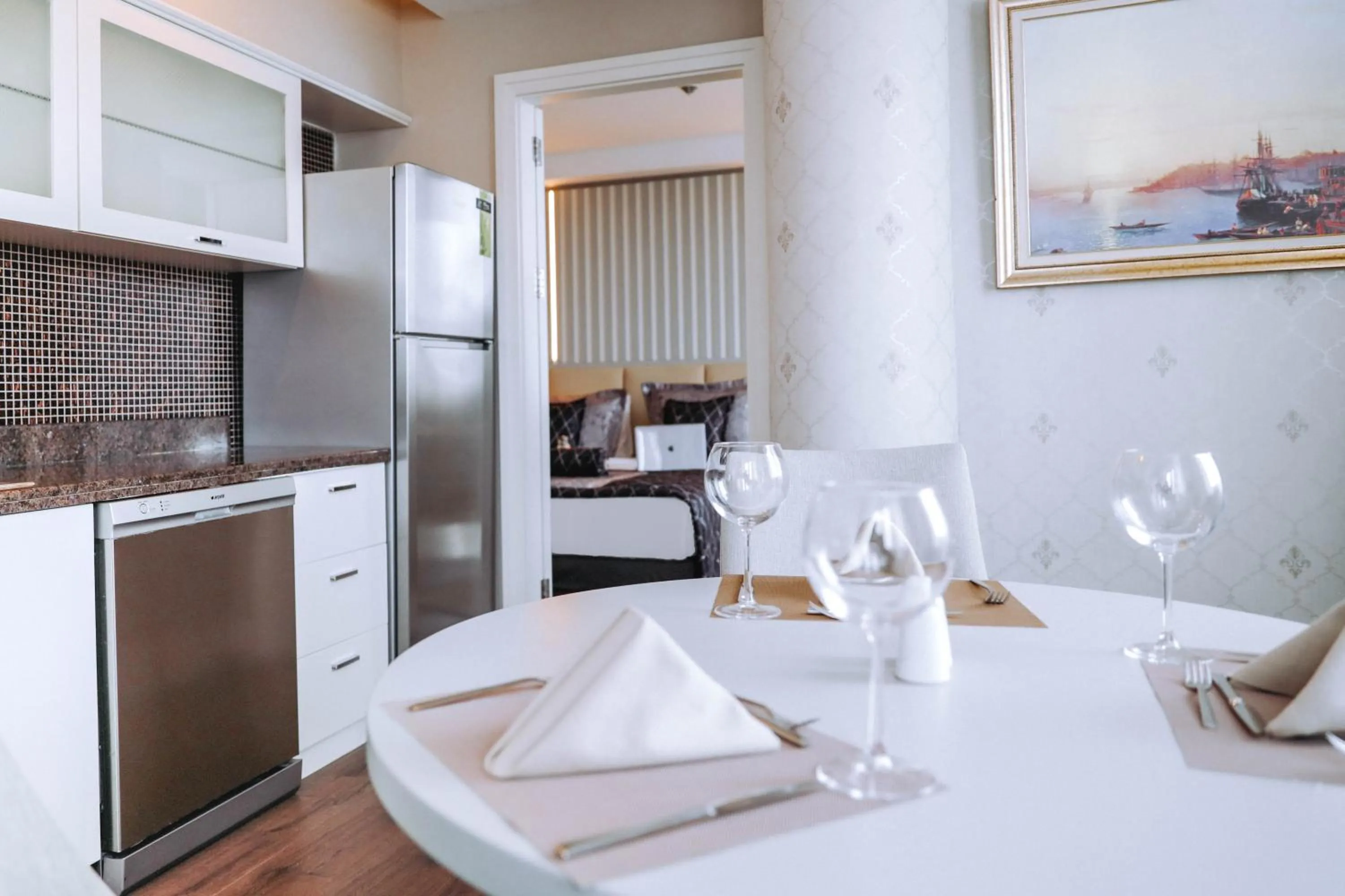 Kitchen or kitchenette in New Park Hotel