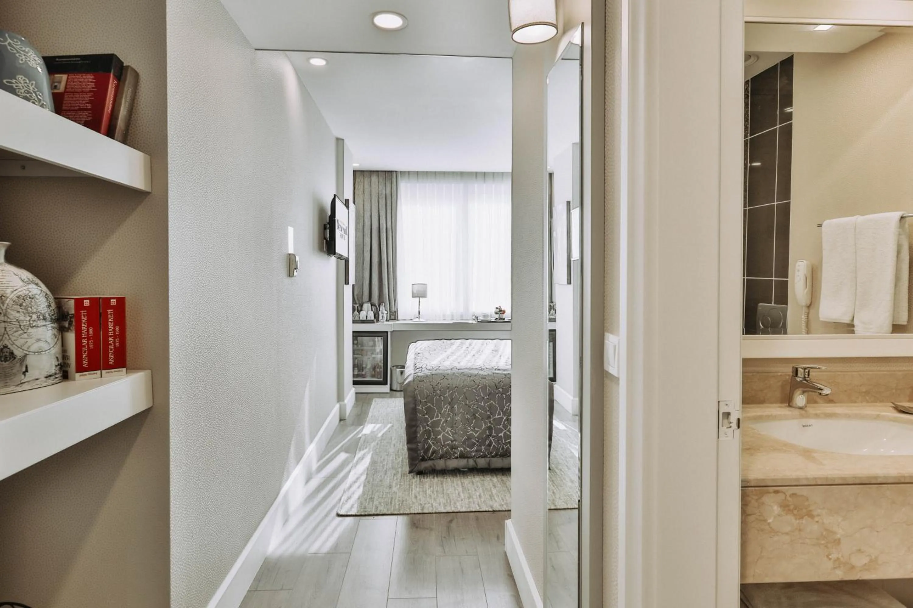 Shower in New Park Hotel