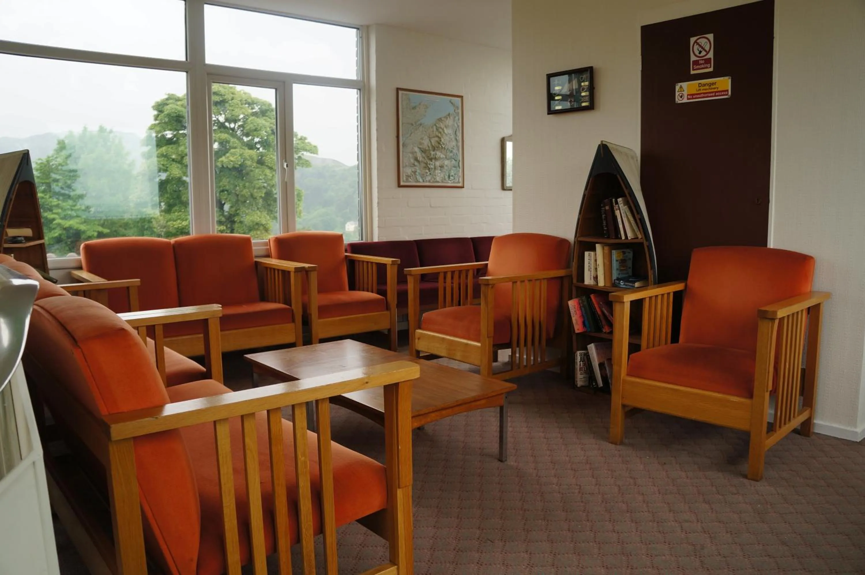 Communal lounge/ TV room in YHA Conwy