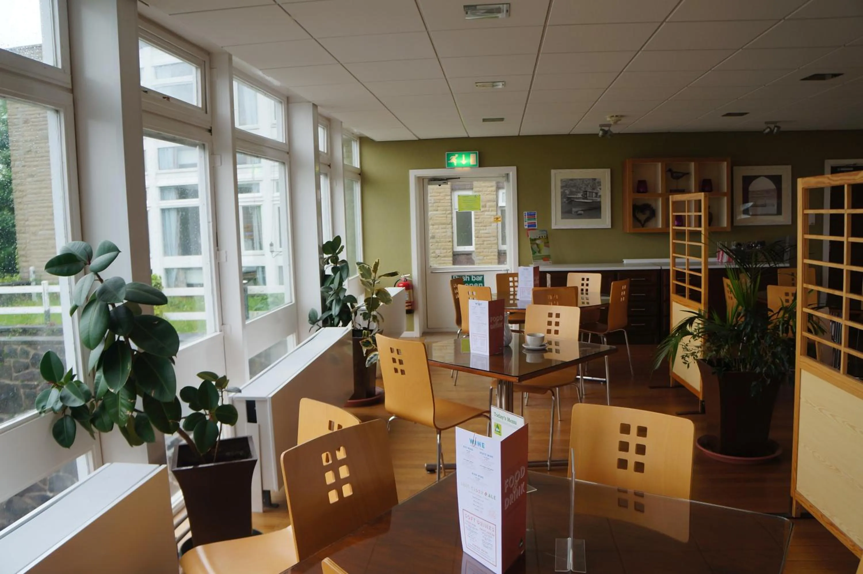 Restaurant/places to eat in YHA Conwy