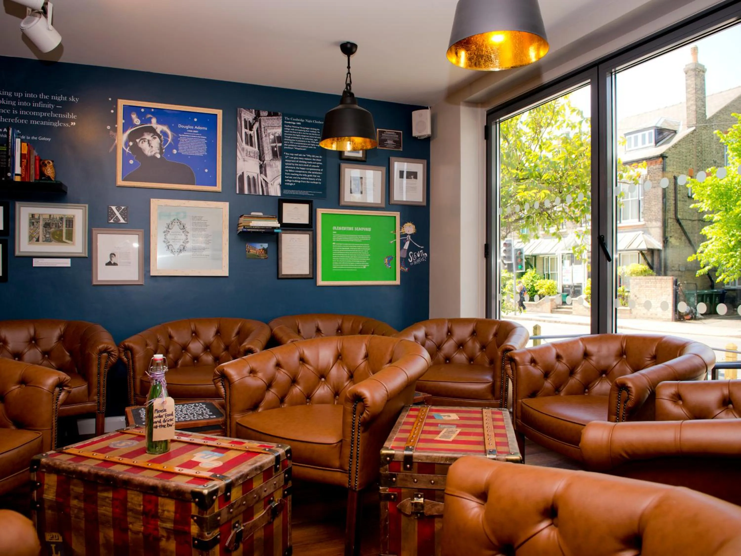 Seating area in YHA Cambridge