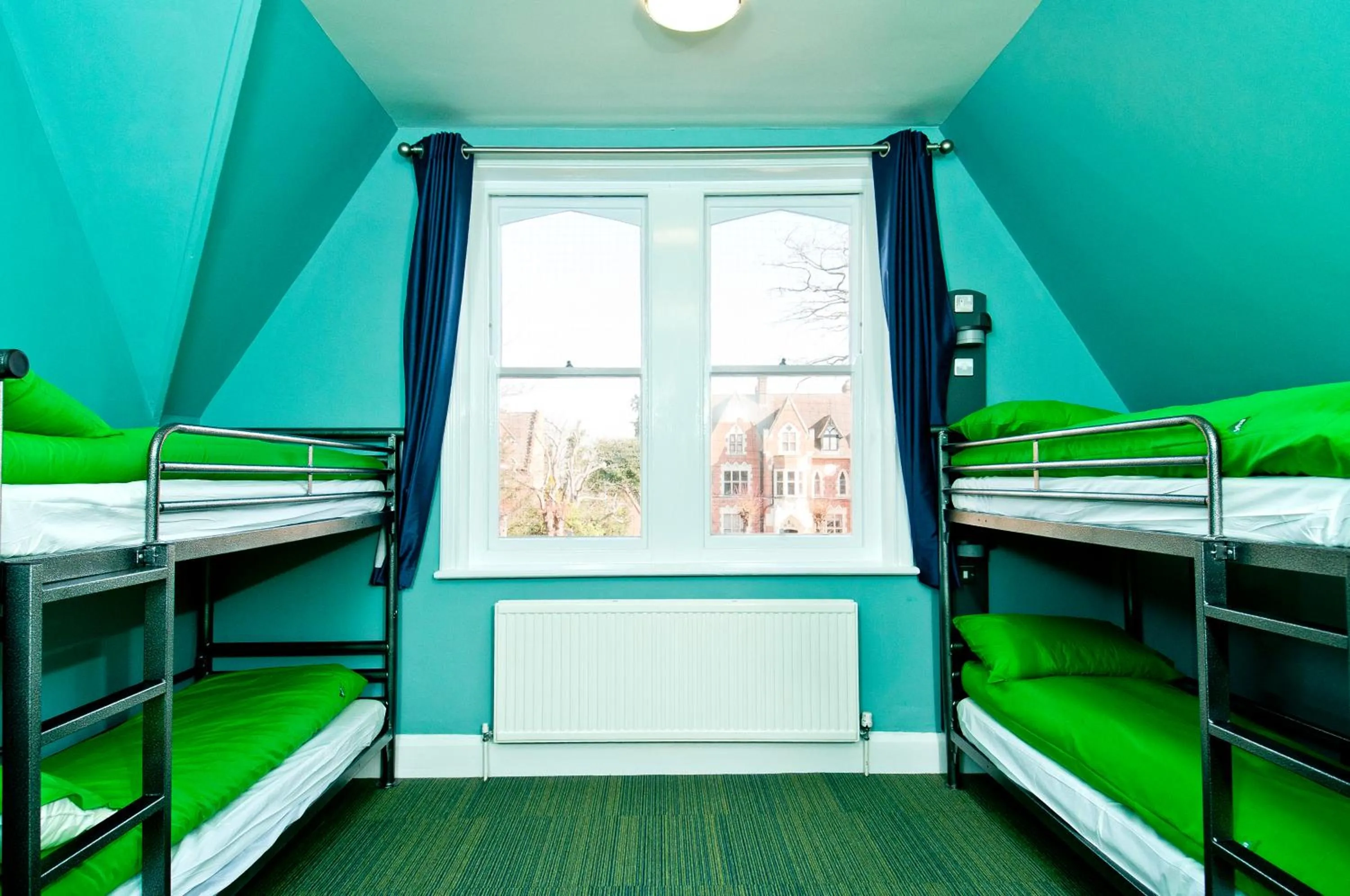 Day, Bed in YHA Canterbury