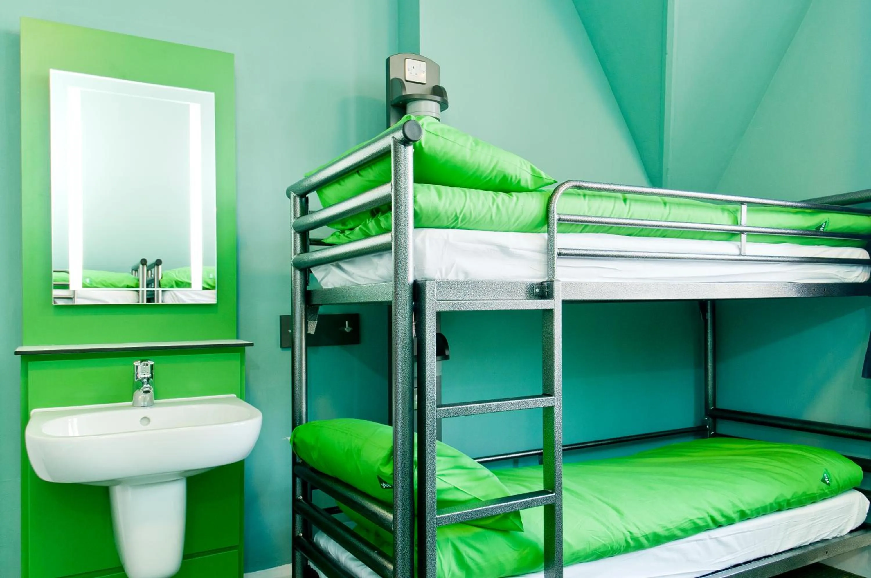 bunk bed, Bed in YHA Canterbury