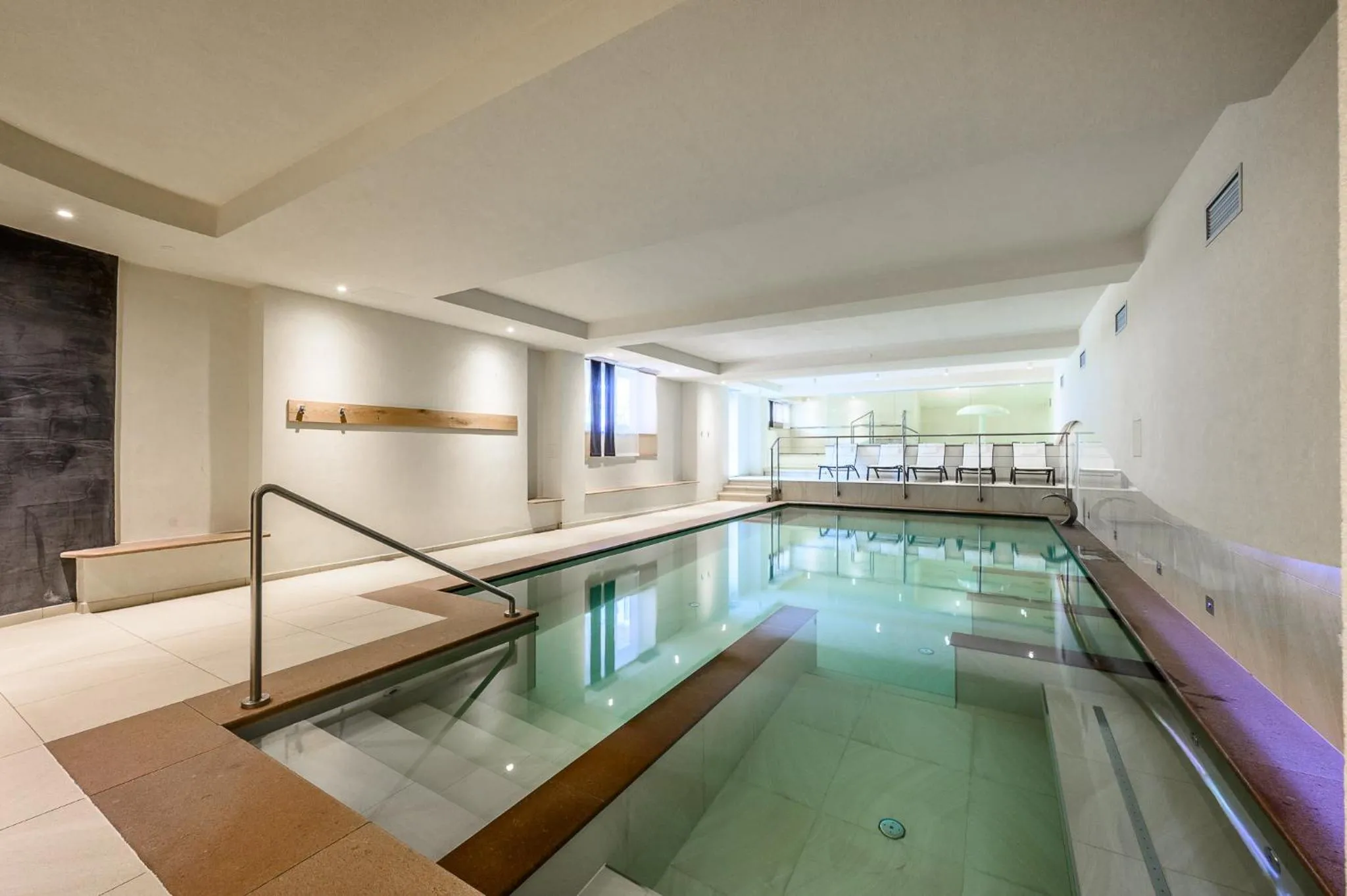 Pool view in Ravelli Sporting