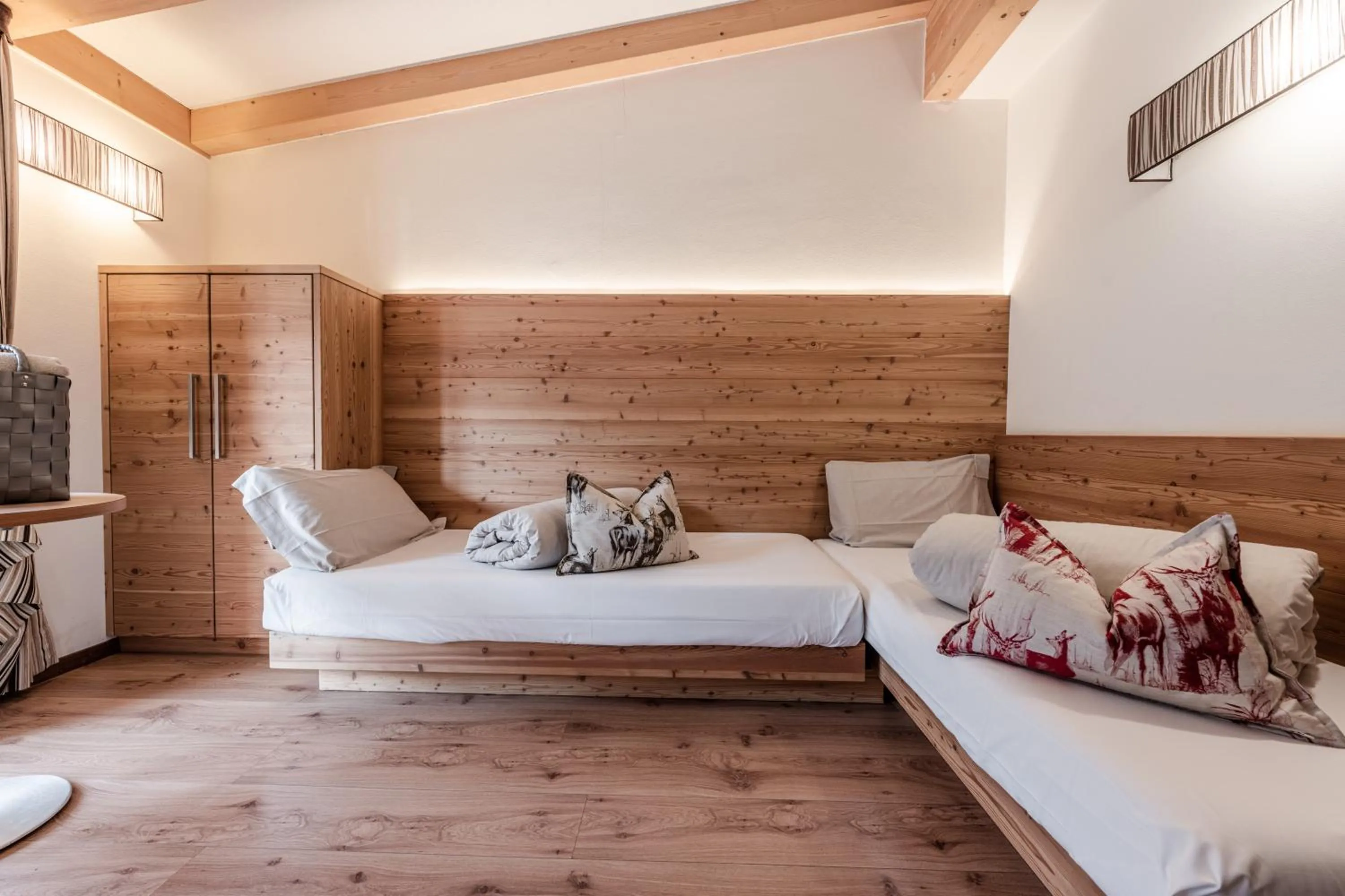 Bedroom, Bed in Ravelli Sporting