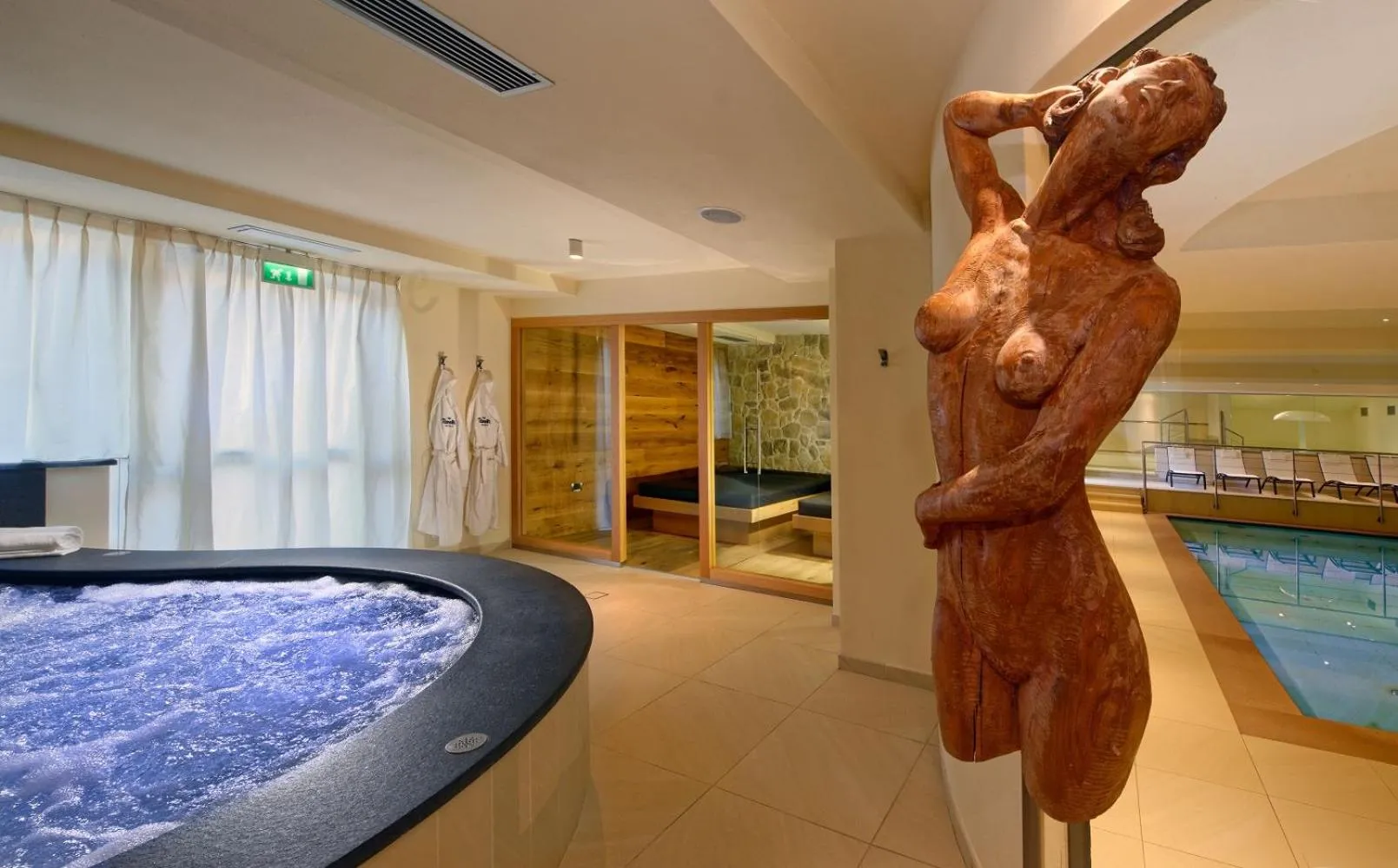 Hot Tub in Ravelli Sporting