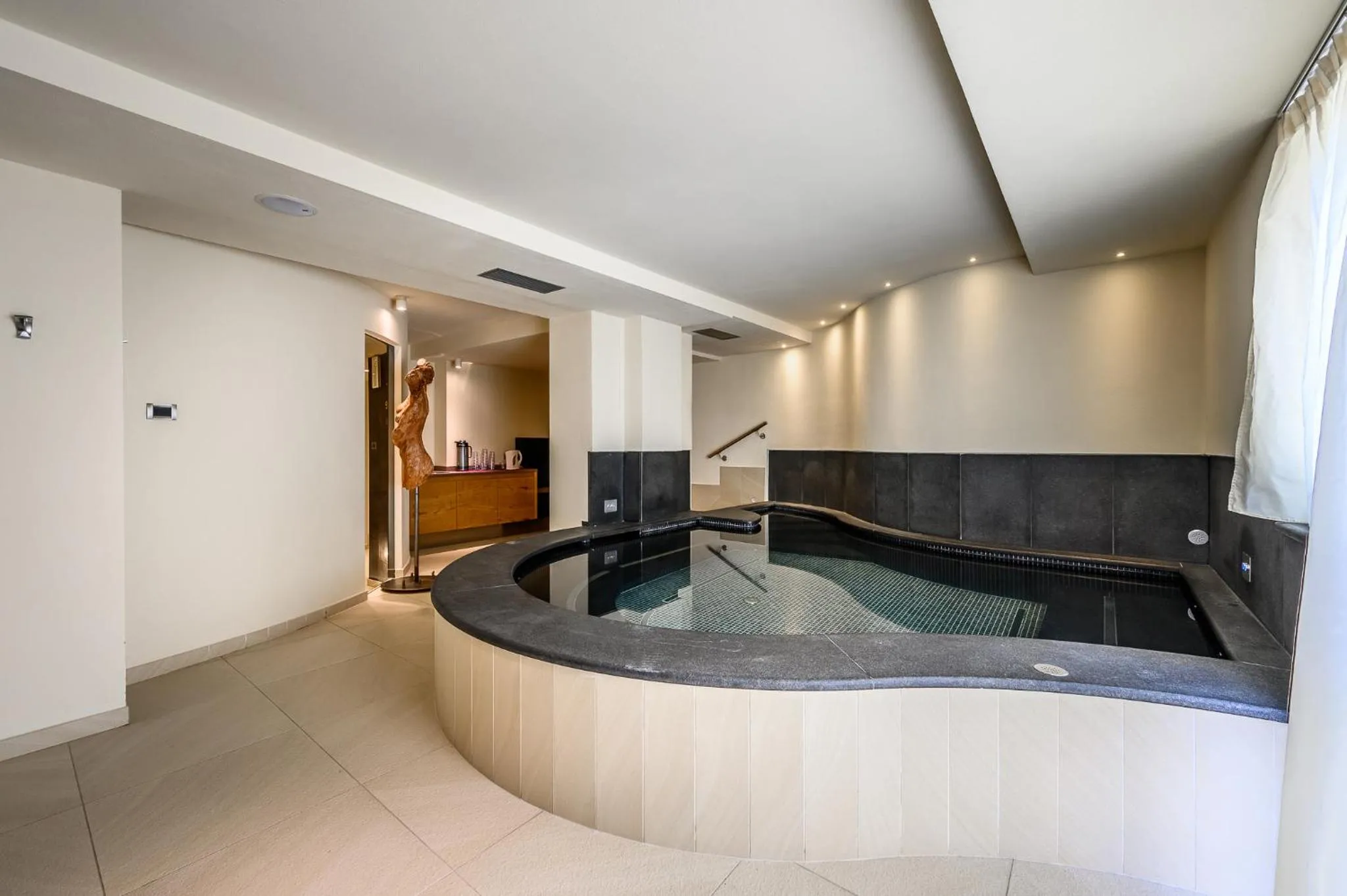 Hot Tub in Ravelli Sporting