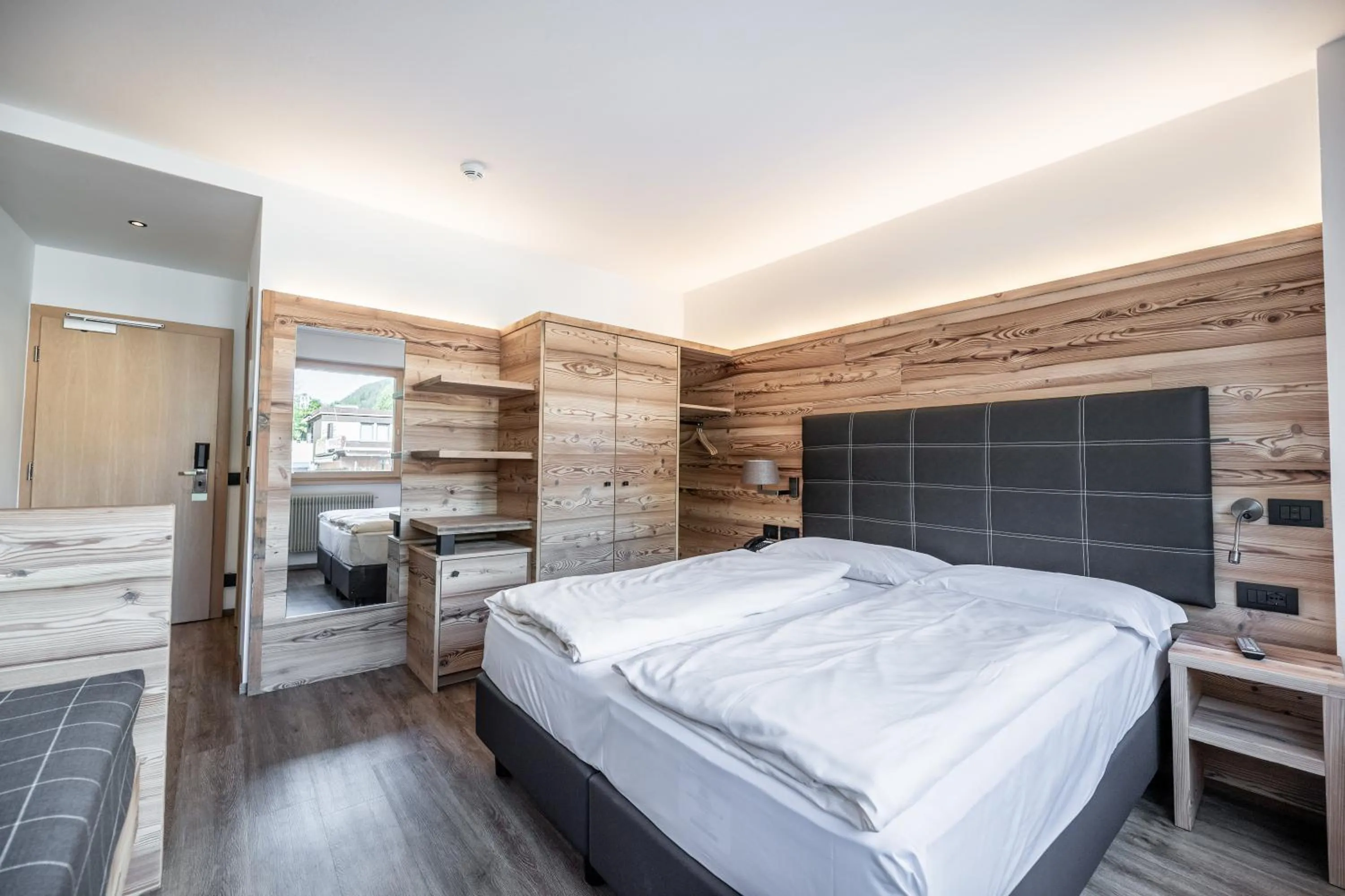 Bedroom, Bed in Ravelli Sporting