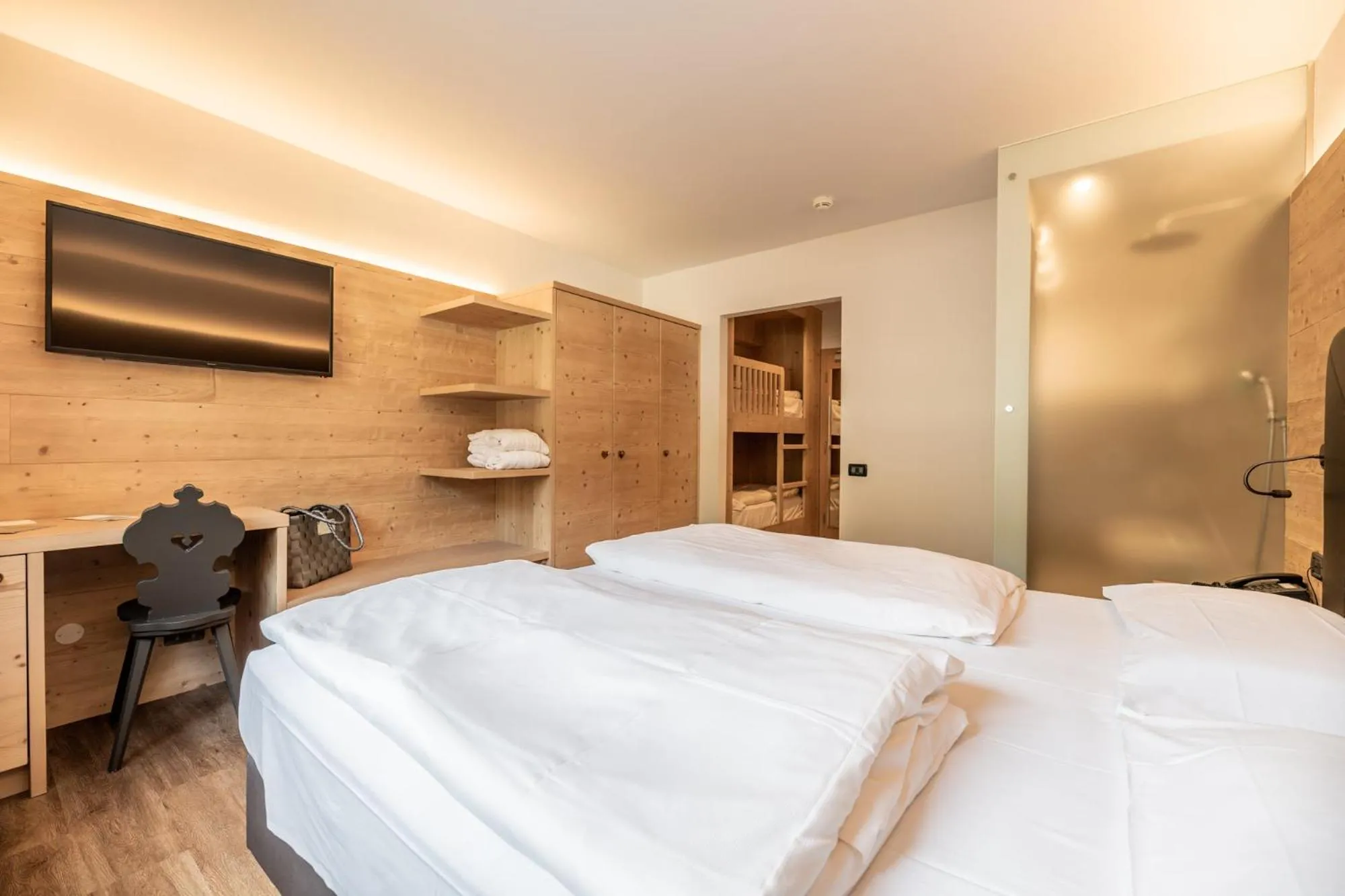 Photo of the whole room, Bed in Ravelli Sporting