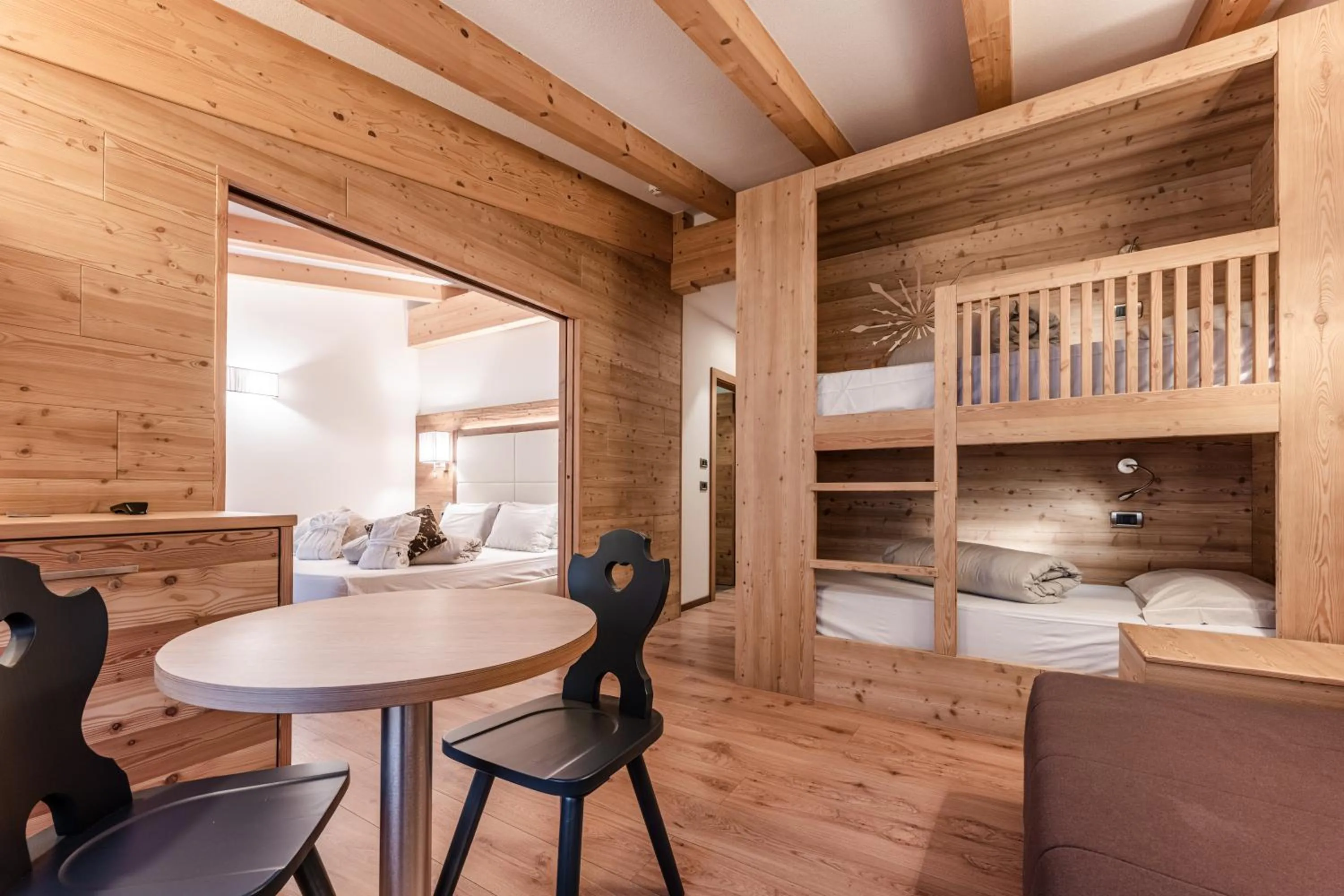 Photo of the whole room, Bed in Ravelli Sporting