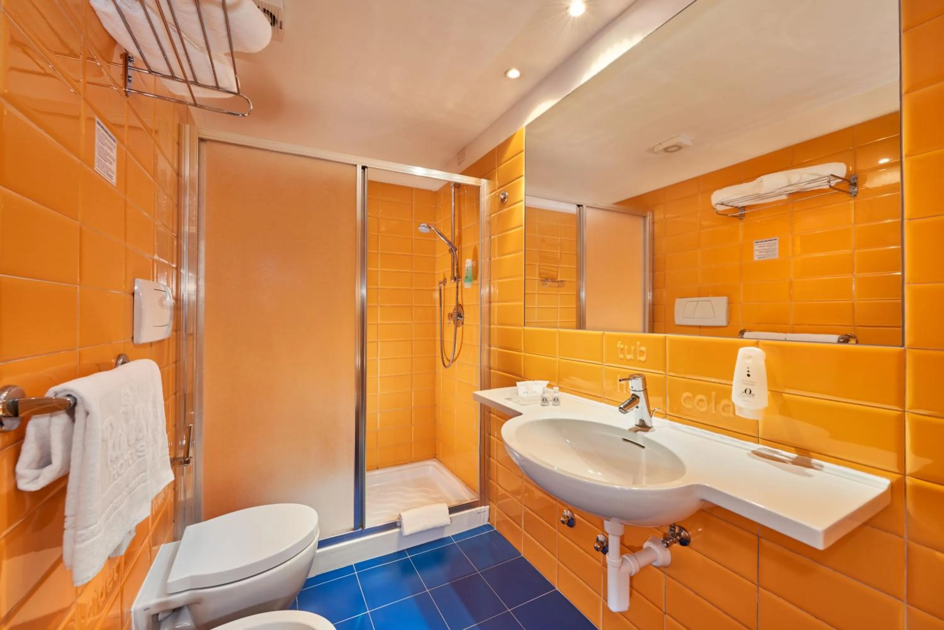 Shower in Ravelli Sporting