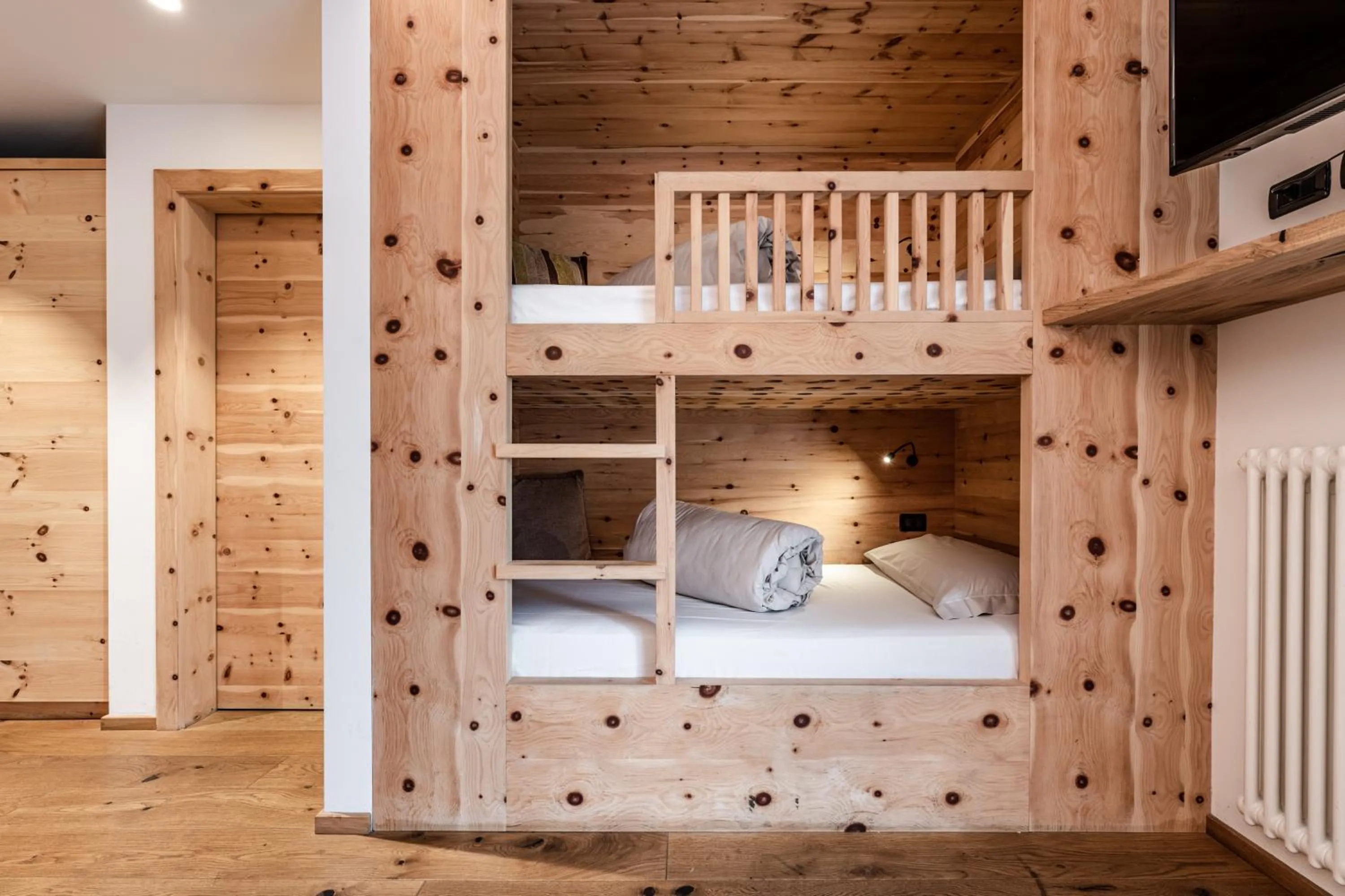 Photo of the whole room, Bed in Ravelli Sporting