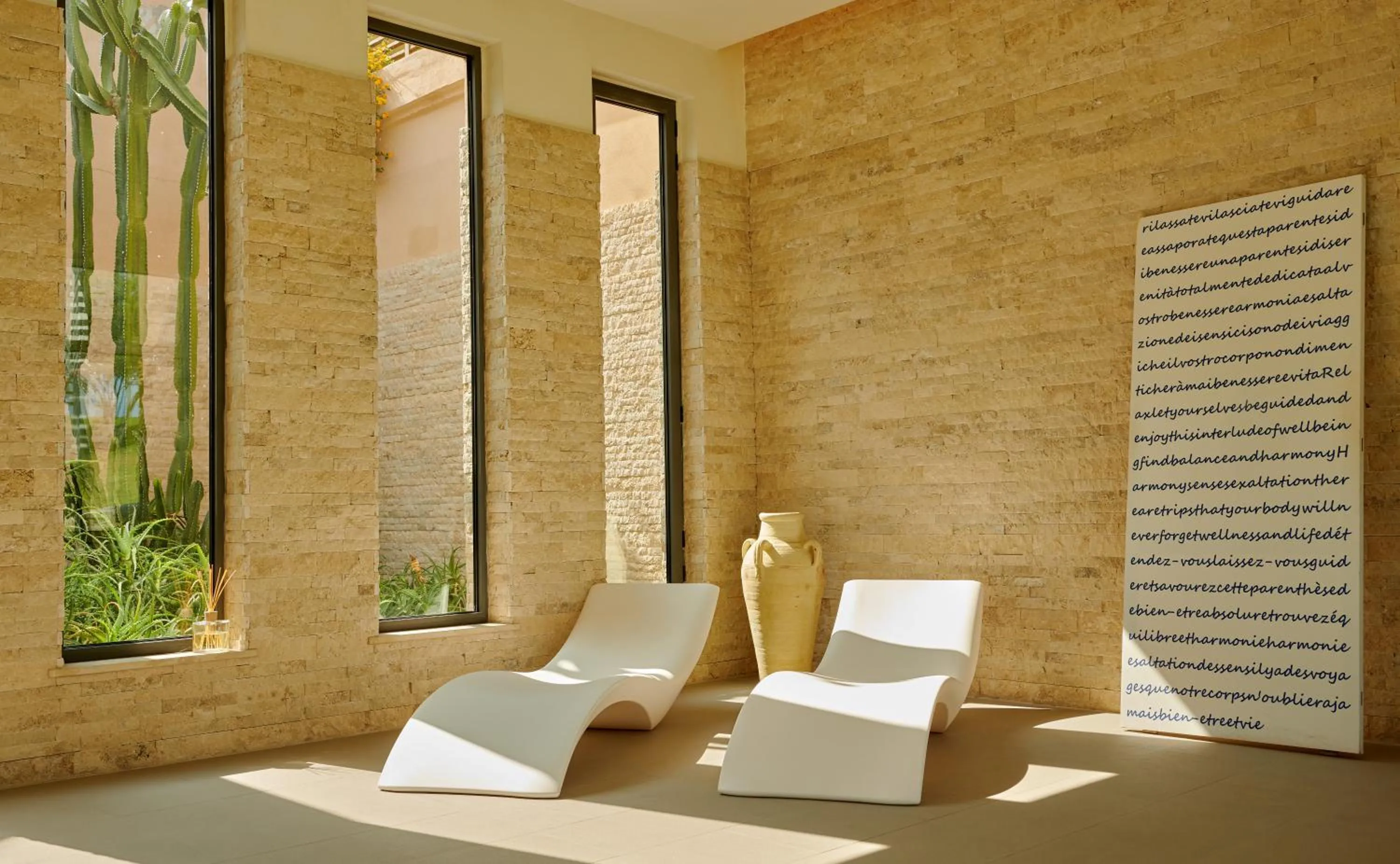 Solarium in Capovaticano Resort Thalasso Spa