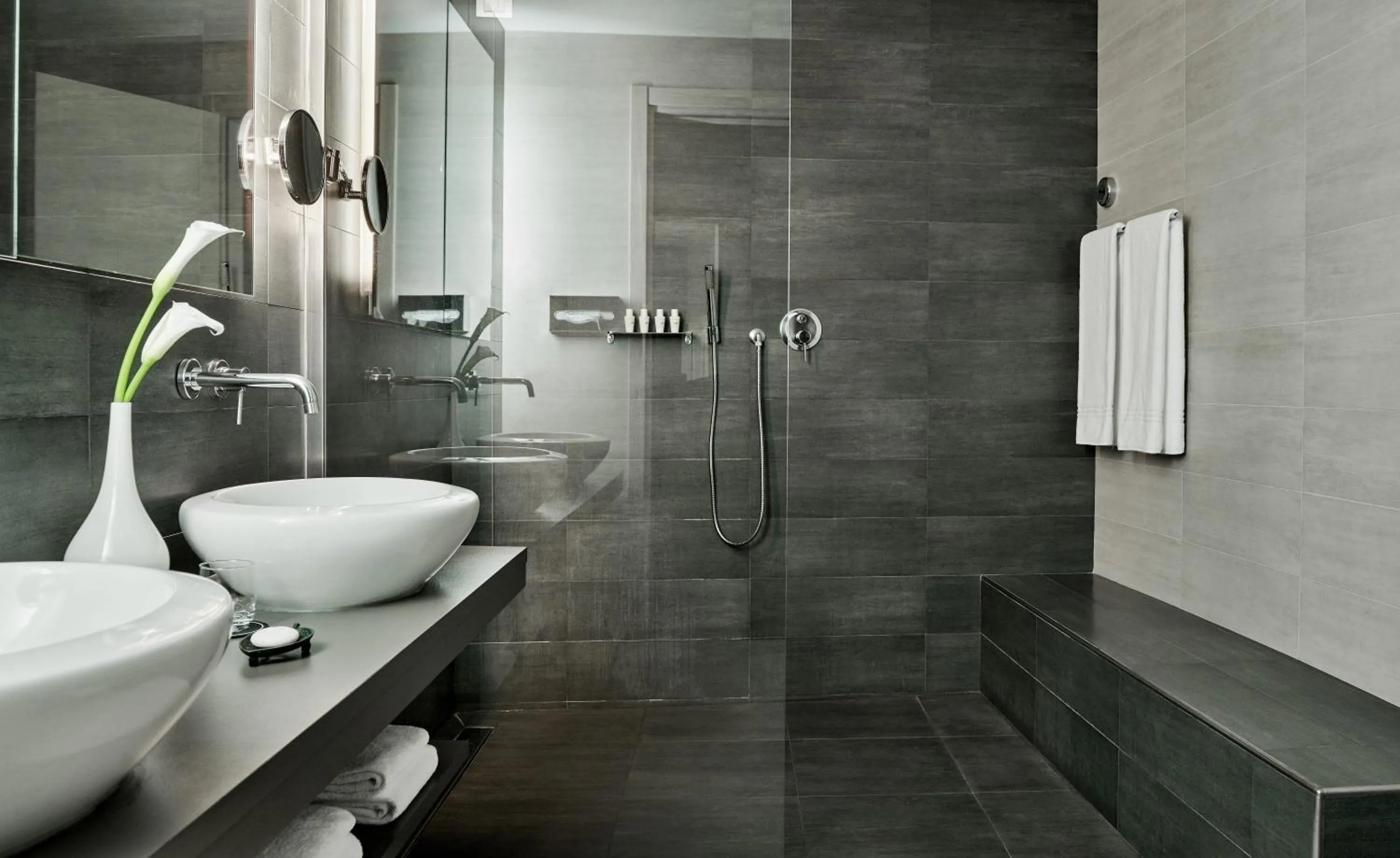 Bathroom in Capovaticano Resort Thalasso Spa