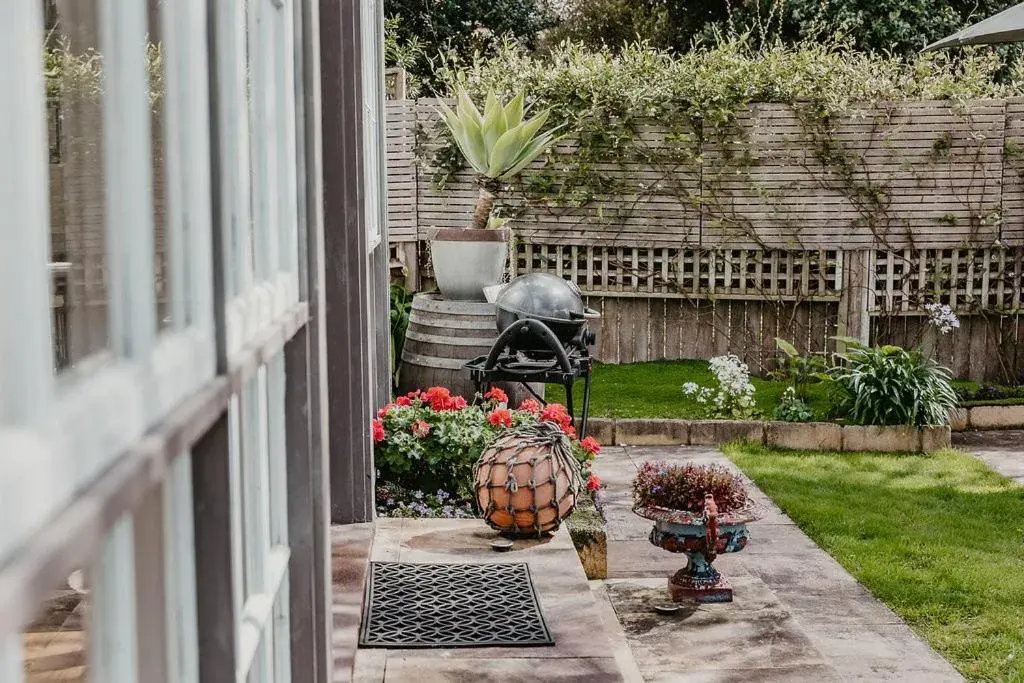 Garden view in Edge17 Waterfront Apartment, plus Cottage with Garden View - Port Fairy Garden view in Edge17 Waterfront Apartment, plus Cottage with Garden View - Port Fairy