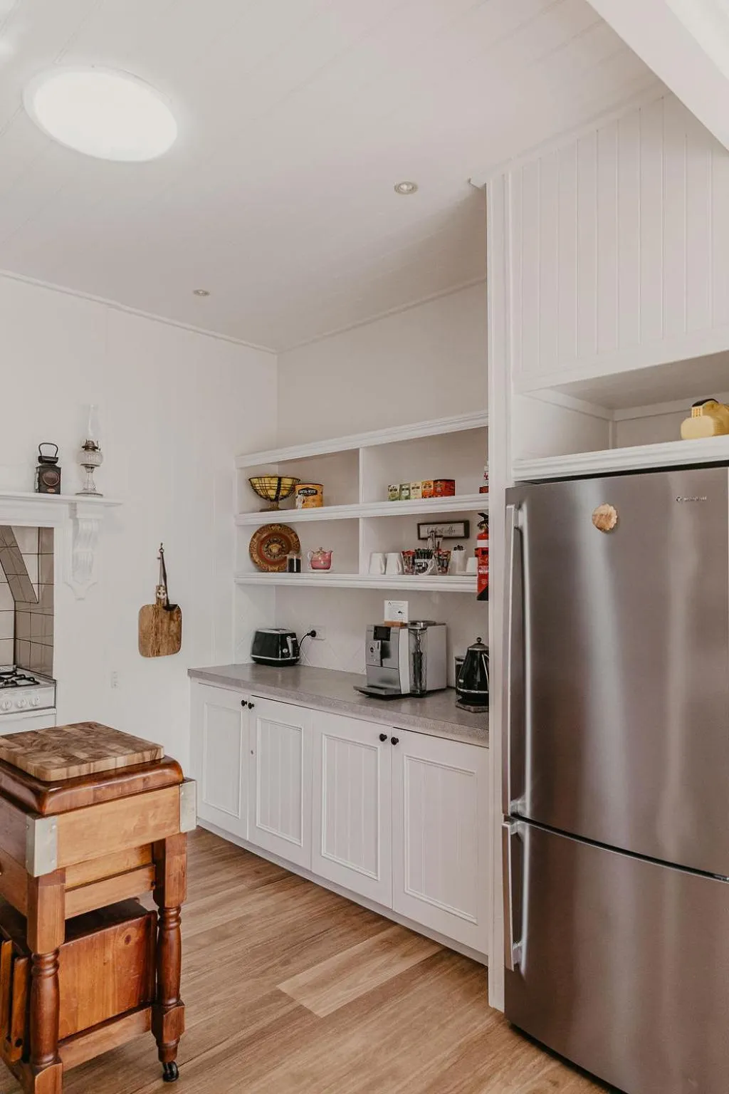Kitchen or kitchenette in Edge17 Waterfront Apartment, plus Cottage with Garden View - Port Fairy