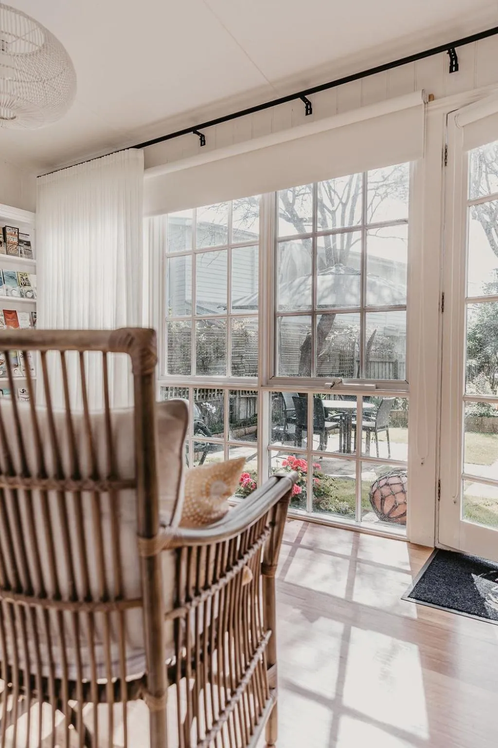 Living room in Edge17 Waterfront Apartment, plus Cottage with Garden View - Port Fairy