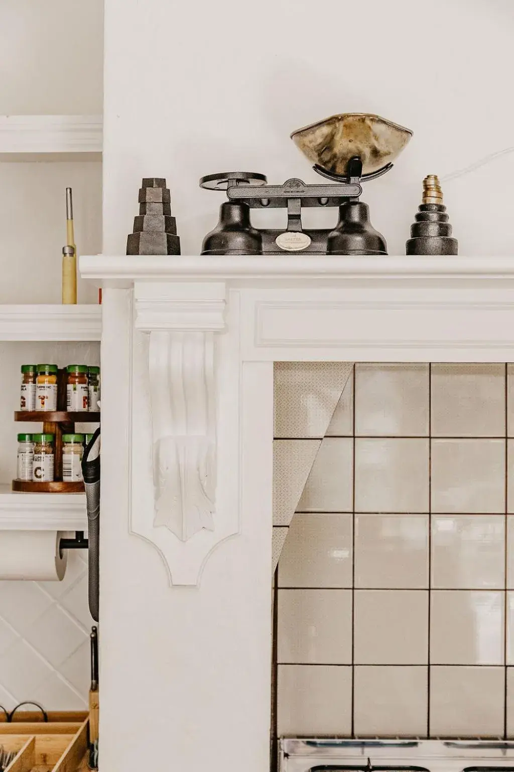 Kitchen or kitchenette in Edge17 Waterfront Apartment, plus Cottage with Garden View - Port Fairy Kitchen or kitchenette in Edge17 Waterfront Apartment, plus Cottage with Garden View - Port Fairy