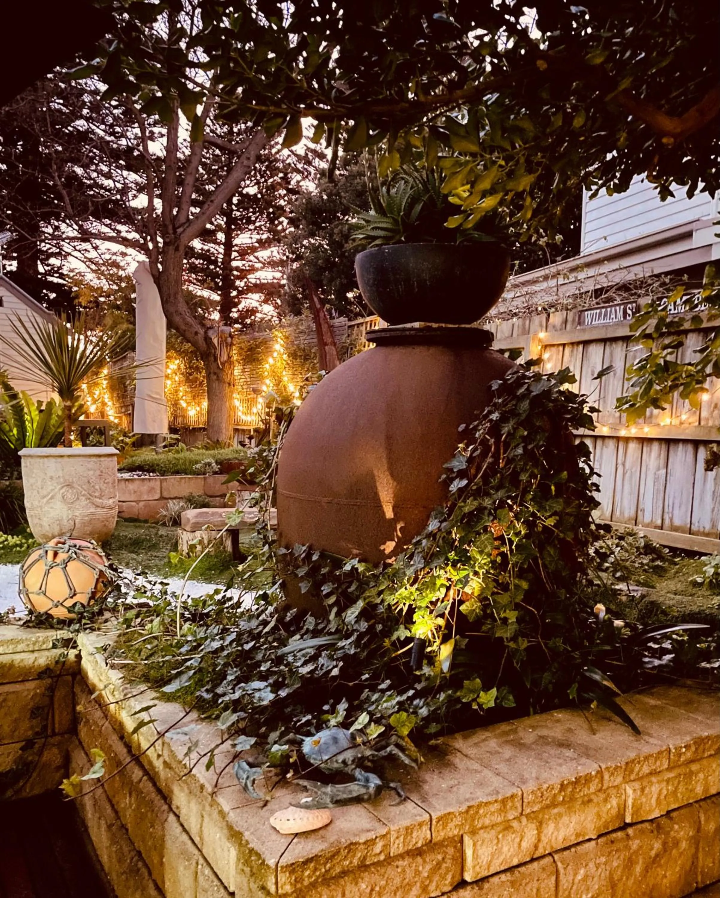 Garden view in Edge17 Waterfront Apartment, plus Cottage with Garden View - Port Fairy