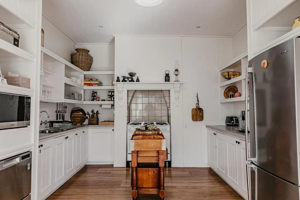 Kitchen or kitchenette in Edge17 Waterfront Apartment, plus Cottage with Garden View - Port Fairy