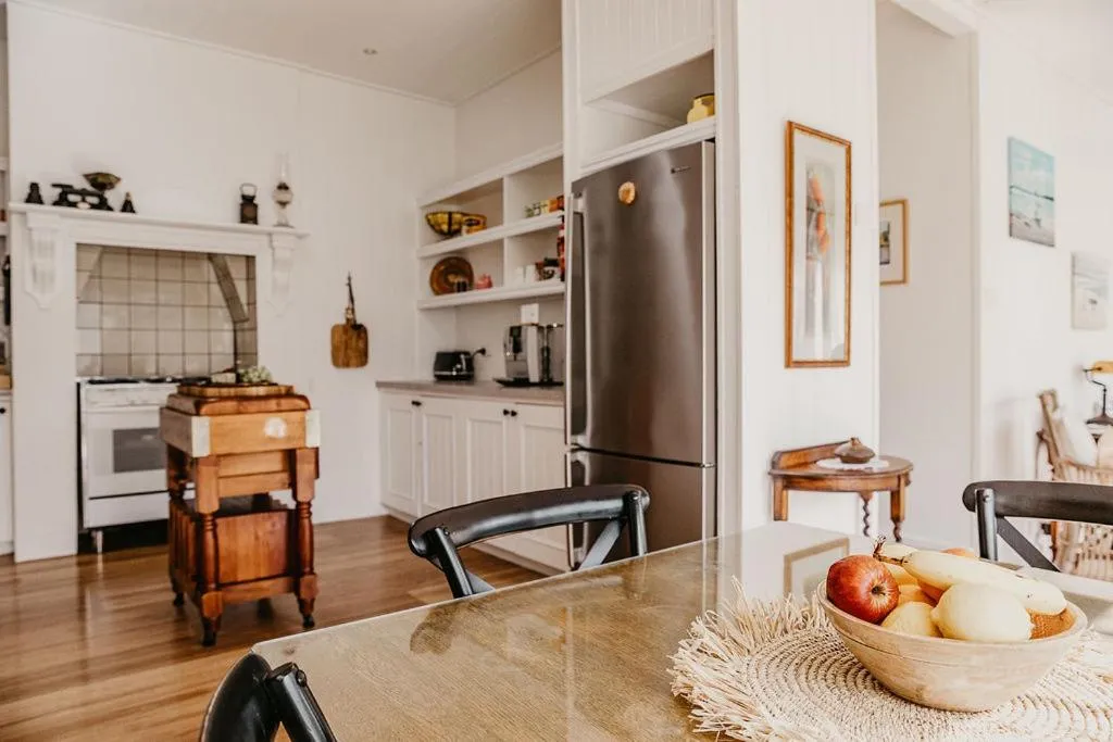 Kitchen or kitchenette in Edge17 Waterfront Apartment, plus Cottage with Garden View - Port Fairy