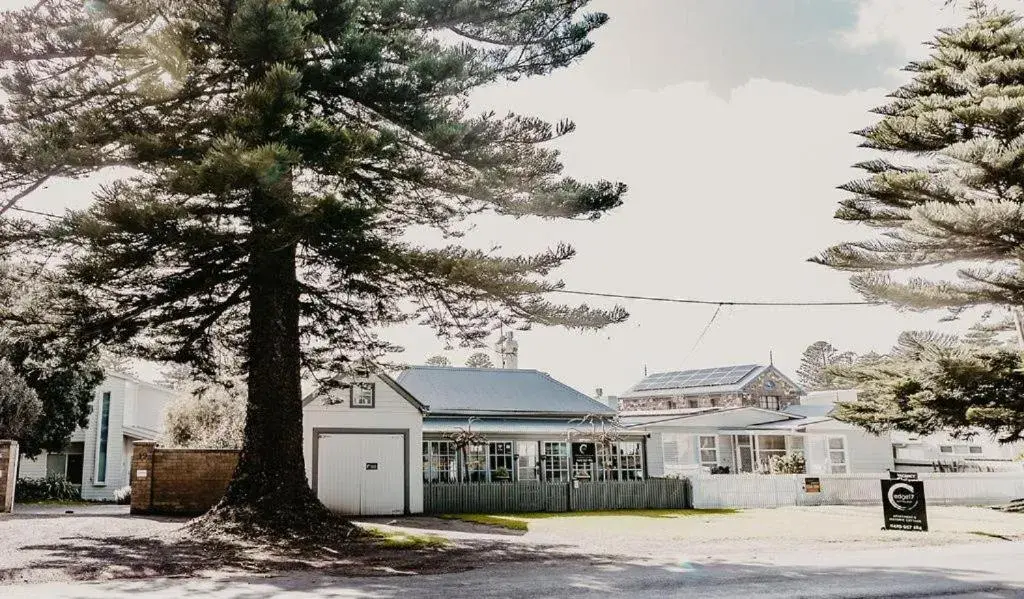 Street view in Edge17 Waterfront Apartment, plus Cottage with Garden View - Port Fairy Street view in Edge17 Waterfront Apartment, plus Cottage with Garden View - Port Fairy