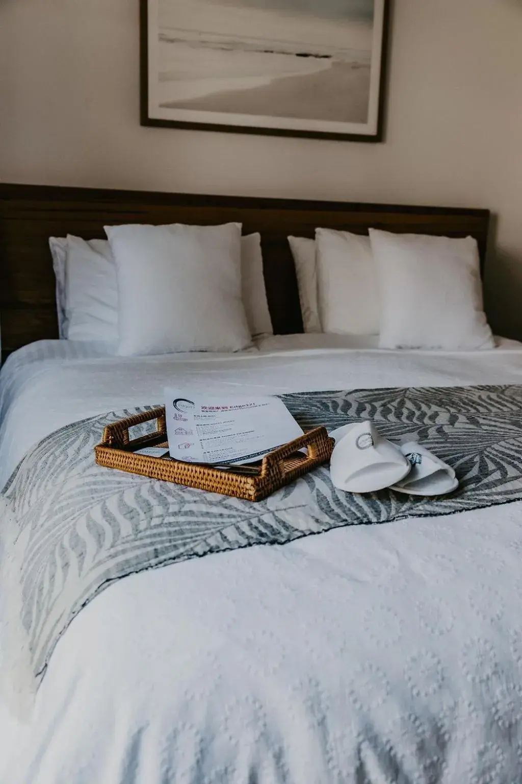 Bedroom, Bed in Edge17 Waterfront Apartment, plus Cottage with Garden View - Port Fairy Bedroom, Bed in Edge17 Waterfront Apartment, plus Cottage with Garden View - Port Fairy