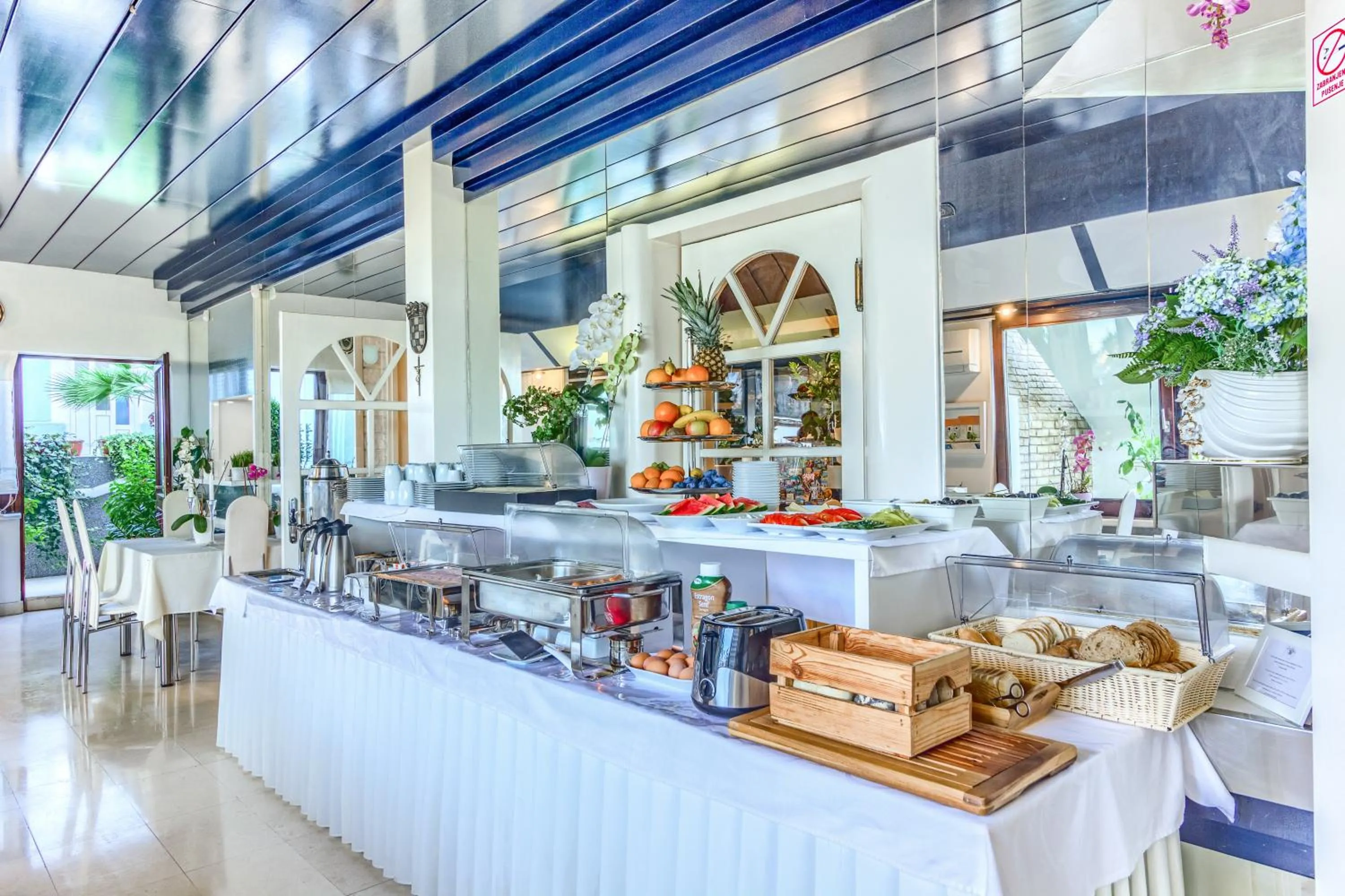 Buffet breakfast in Pansion Martin