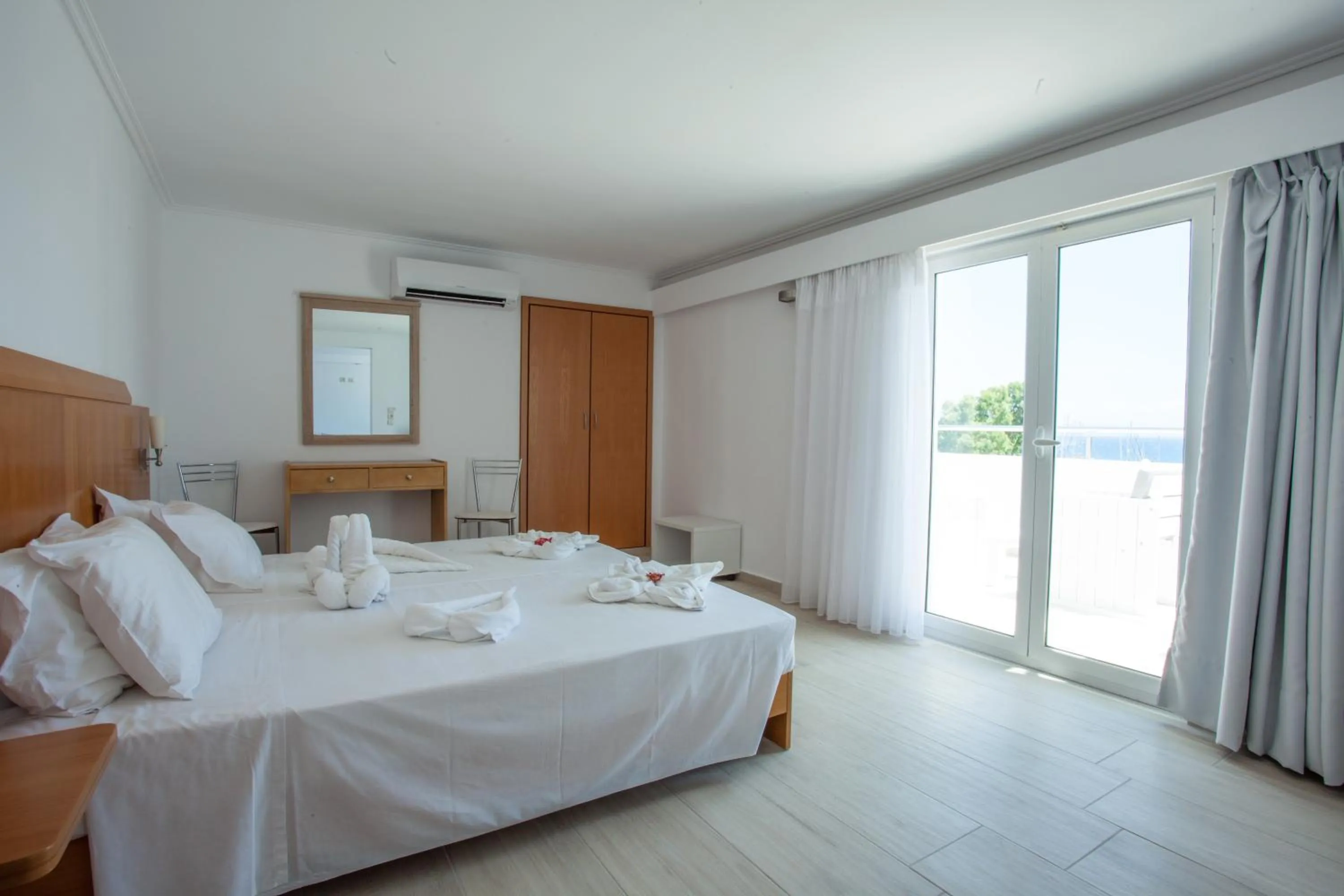 Photo of the whole room, Bed in Kos Bay Hotel