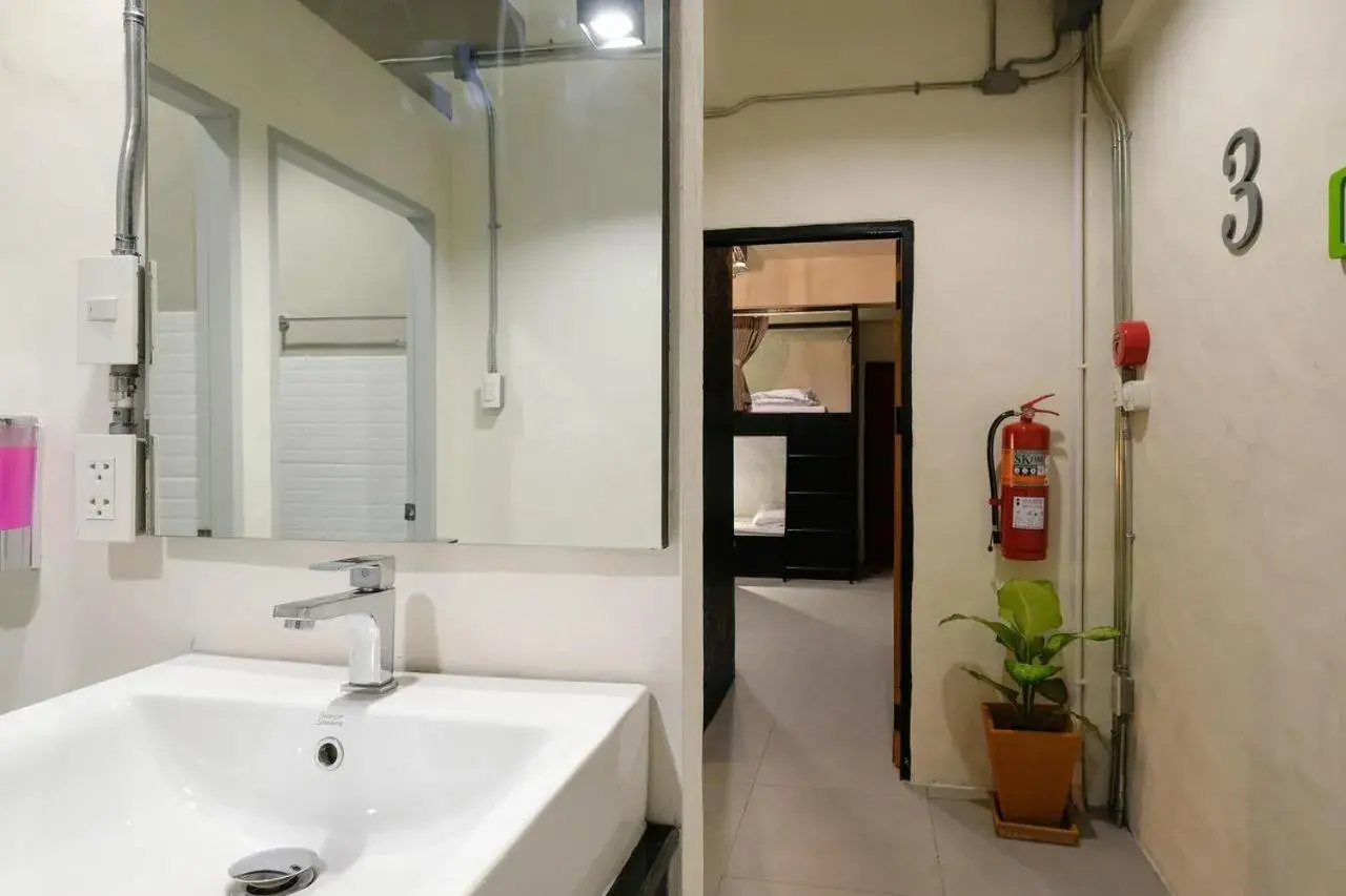 Bathroom in Salee Hostel Bathroom in Salee Hostel