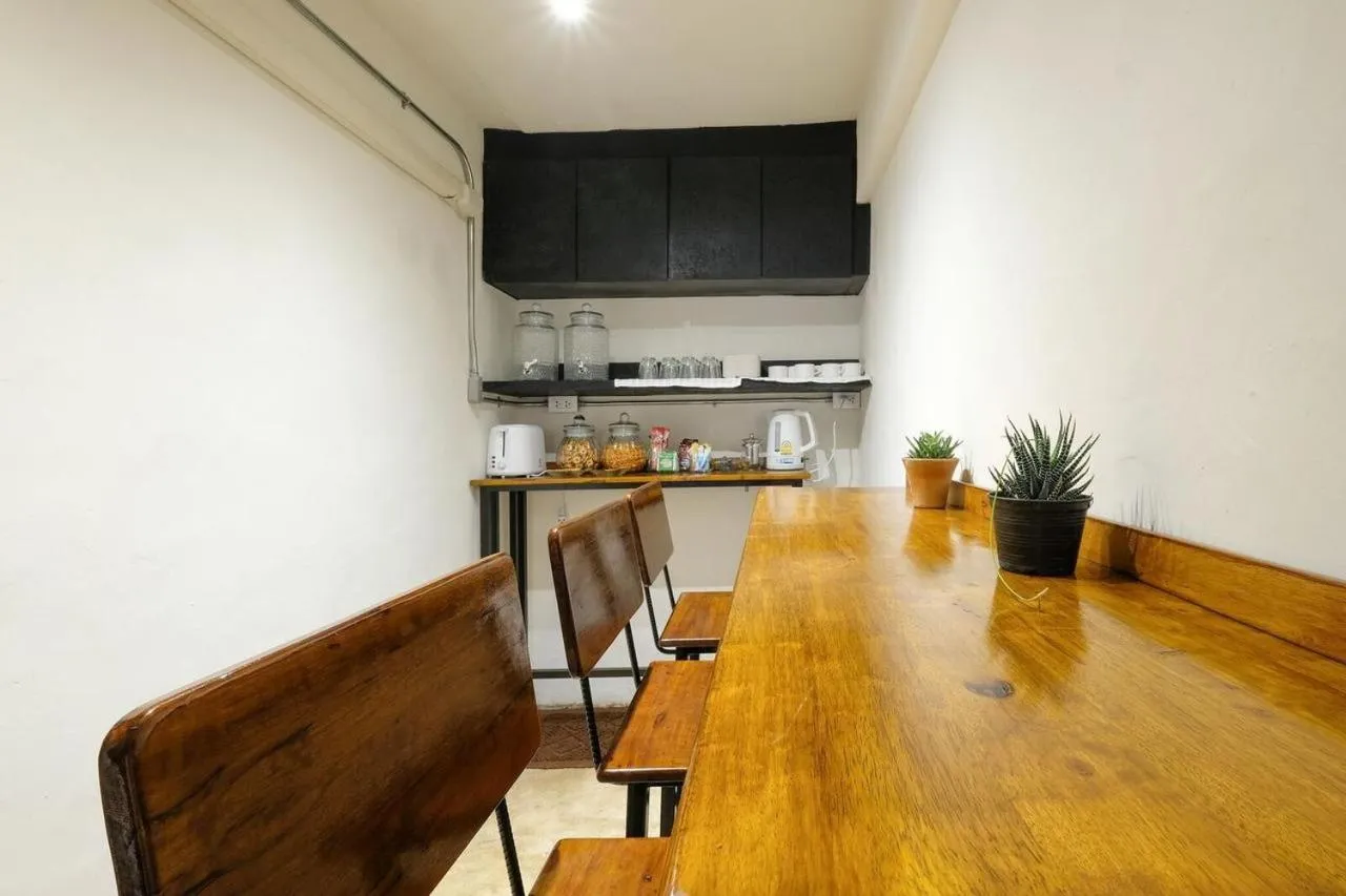 Restaurant/places to eat in Salee Hostel