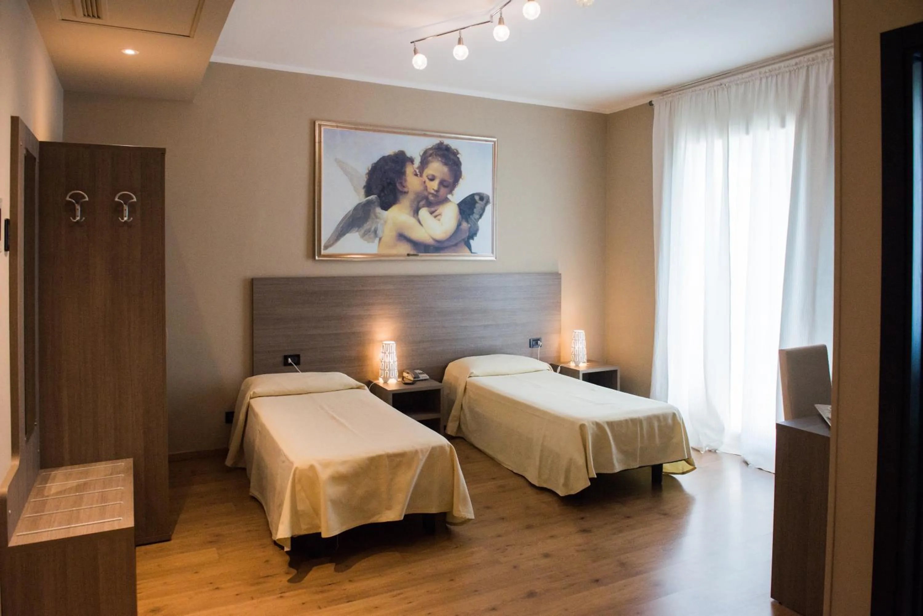 Day, Bed in Albergo Grappolo D'oro