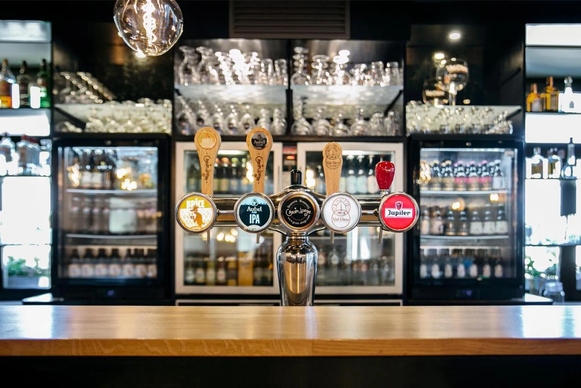 Restaurant/places to eat in La Couronne