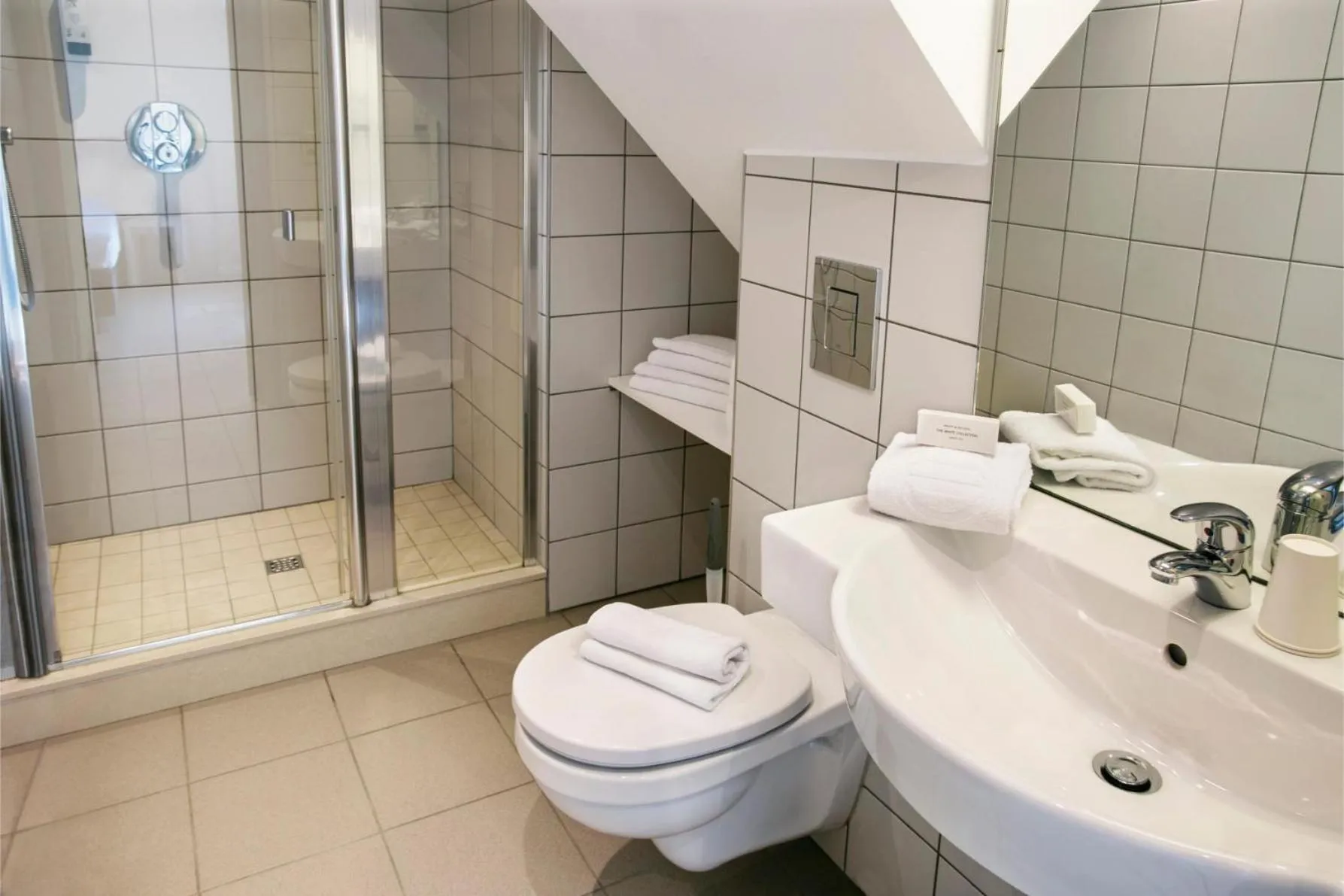 Bathroom in La Couronne