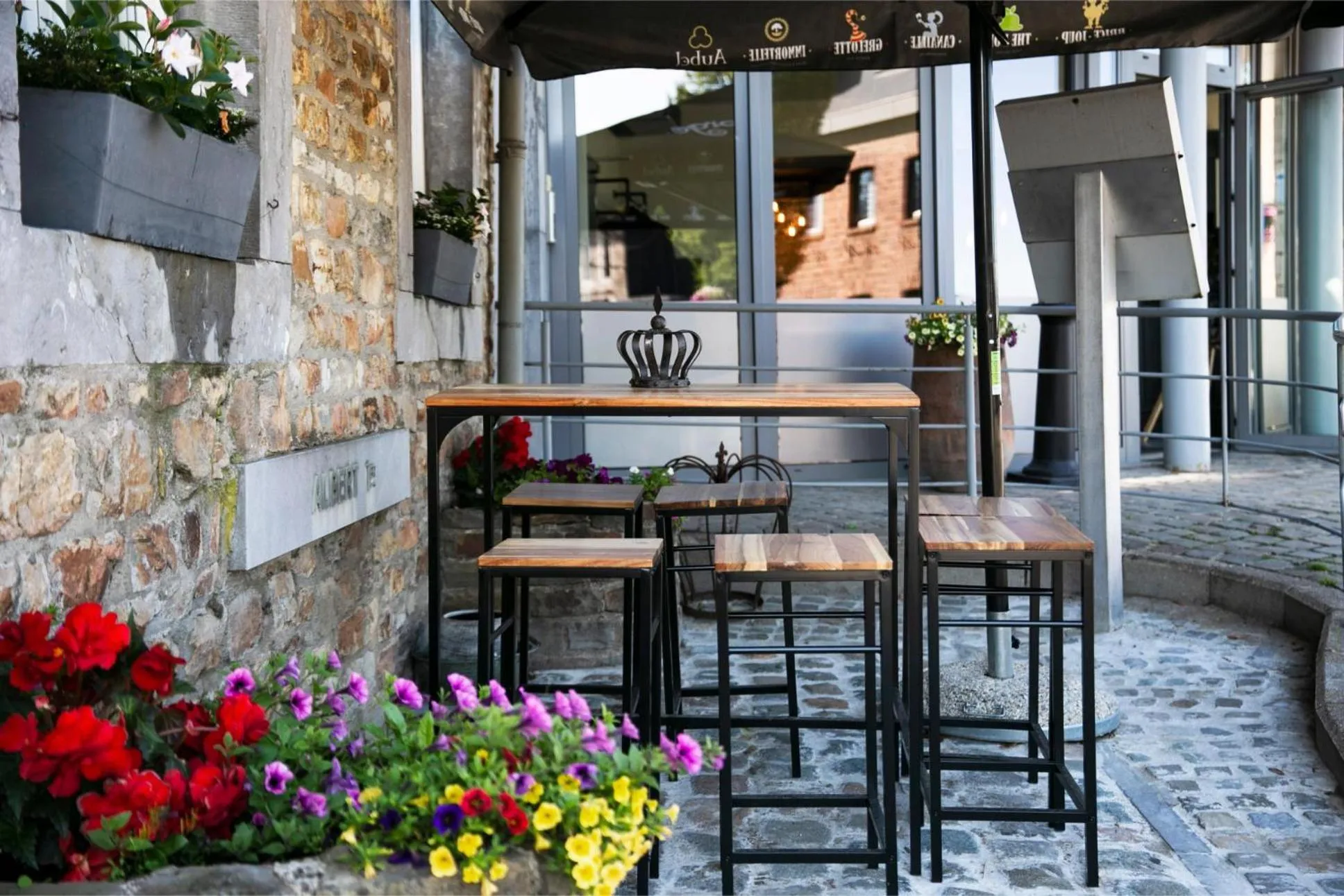 Restaurant/places to eat in La Couronne