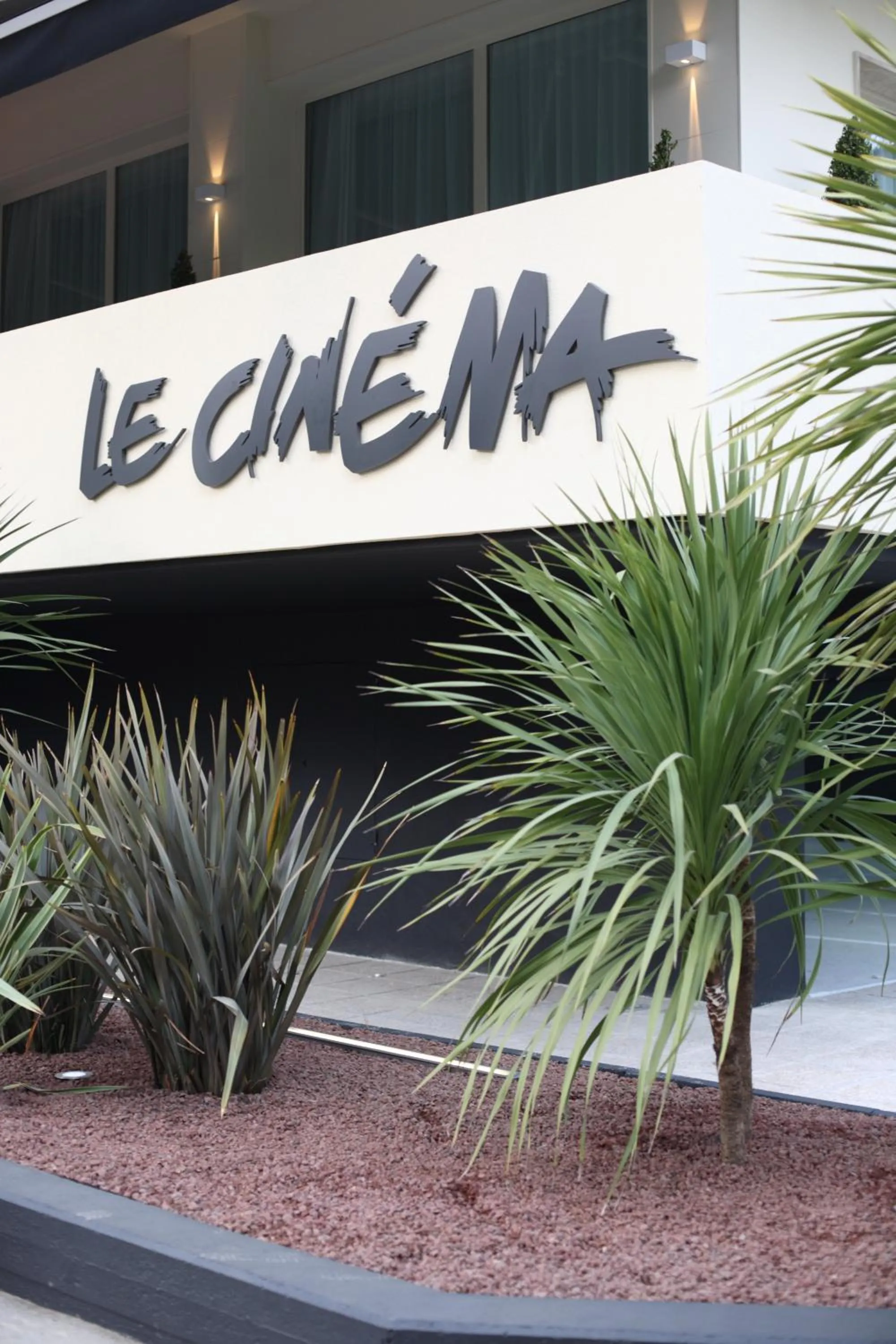 Facade/entrance in Hotel Le Cinéma
