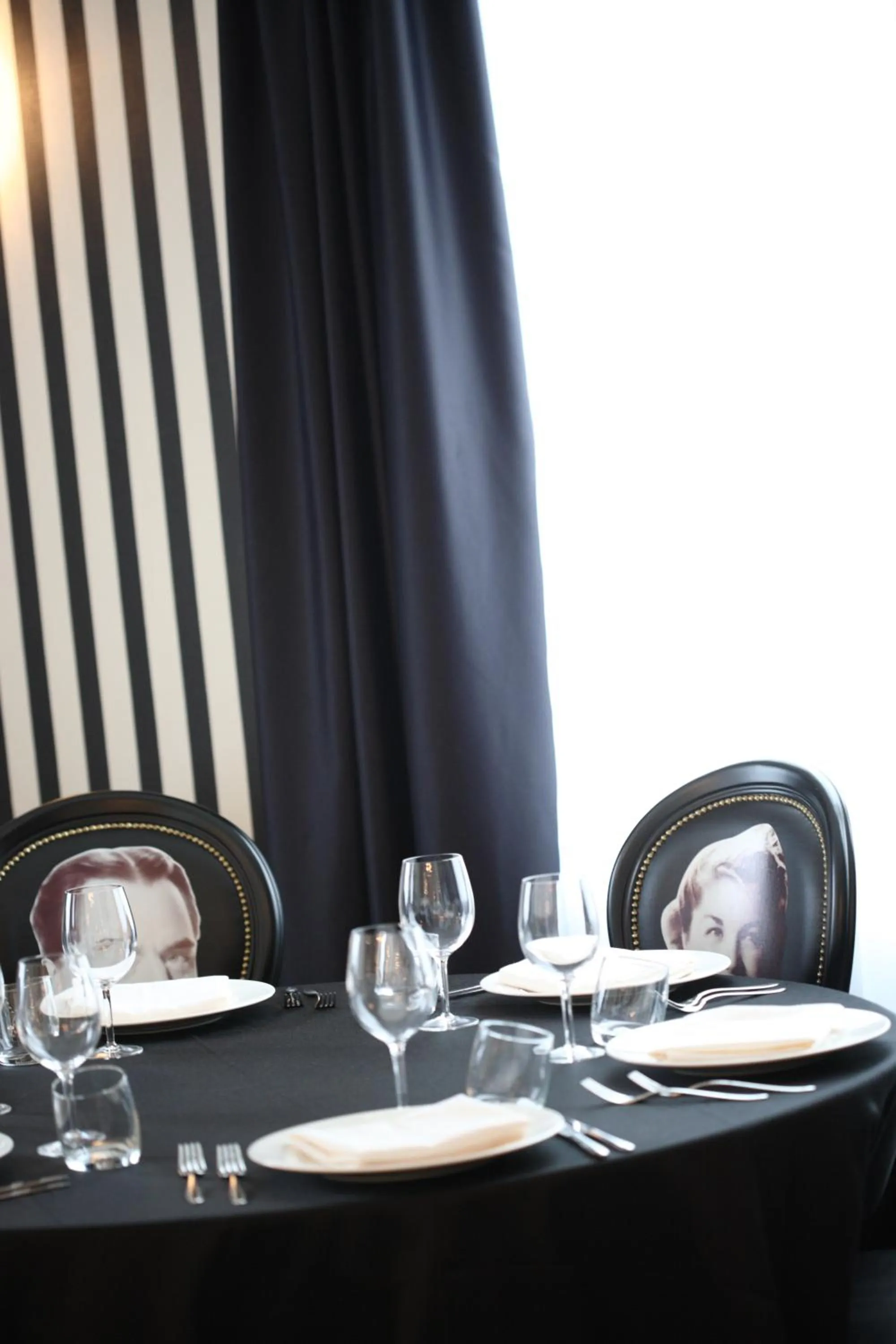 Restaurant/places to eat in Hotel Le Cinéma