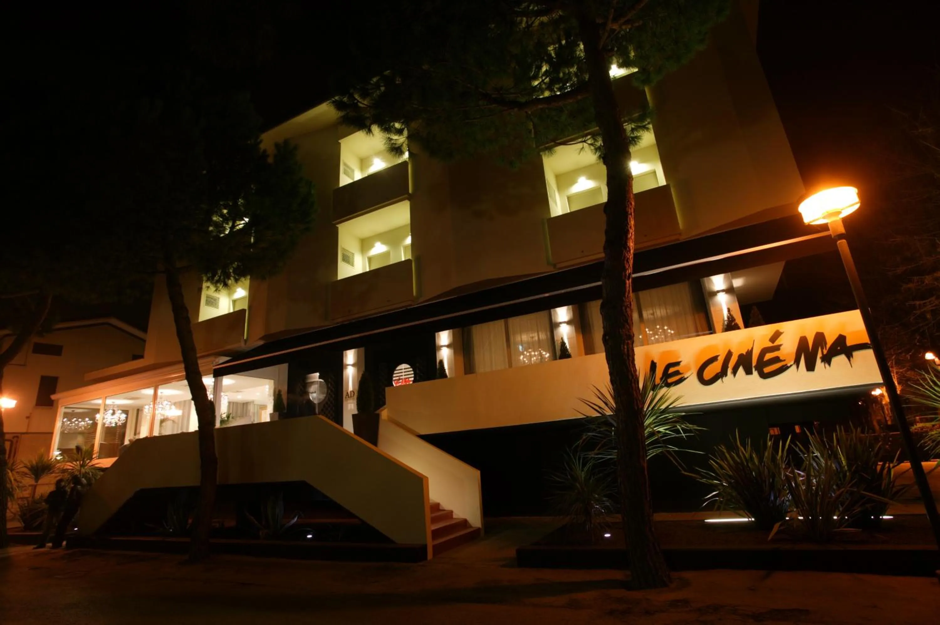Facade/entrance in Hotel Le Cinéma