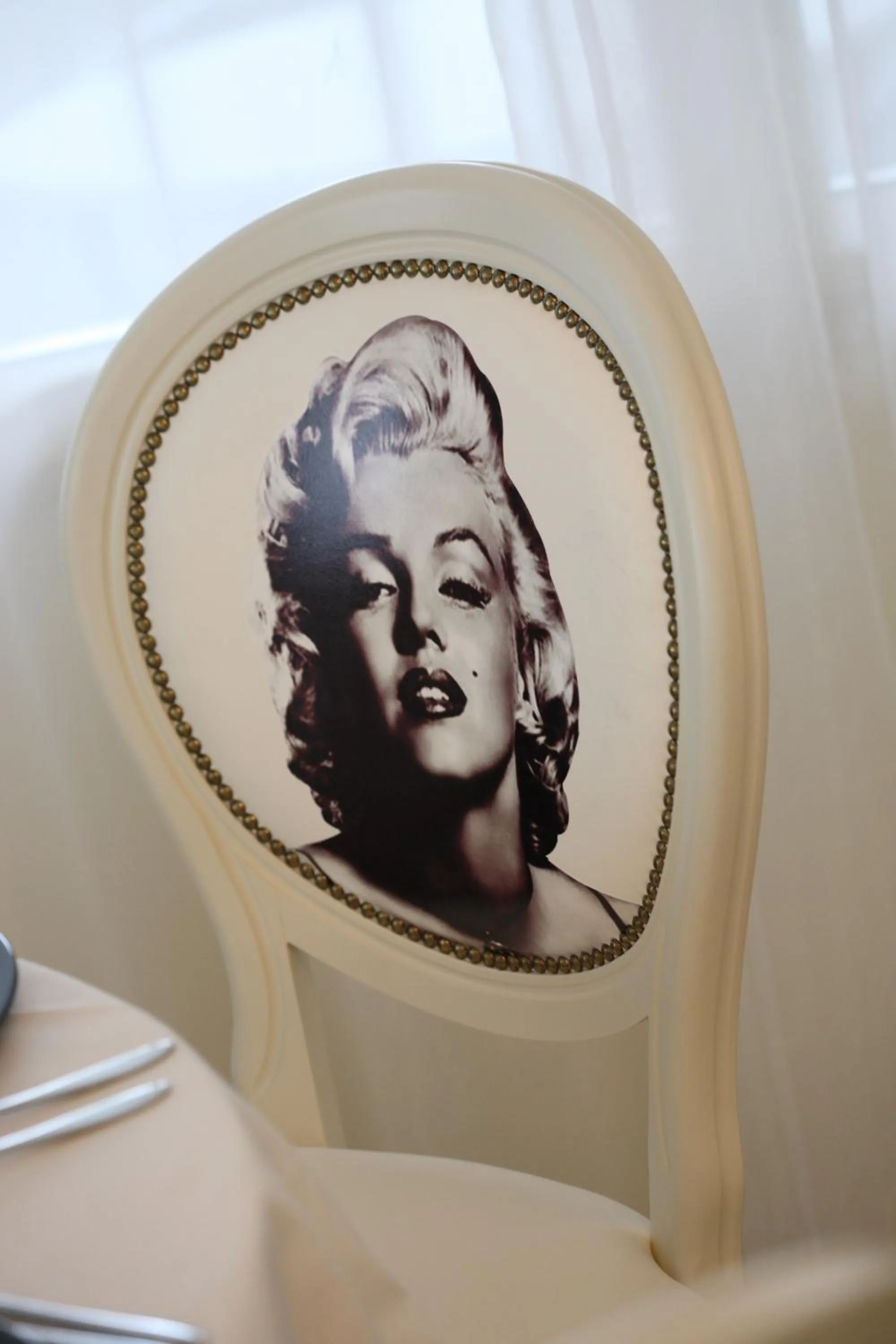 Restaurant/places to eat in Hotel Le Cinéma