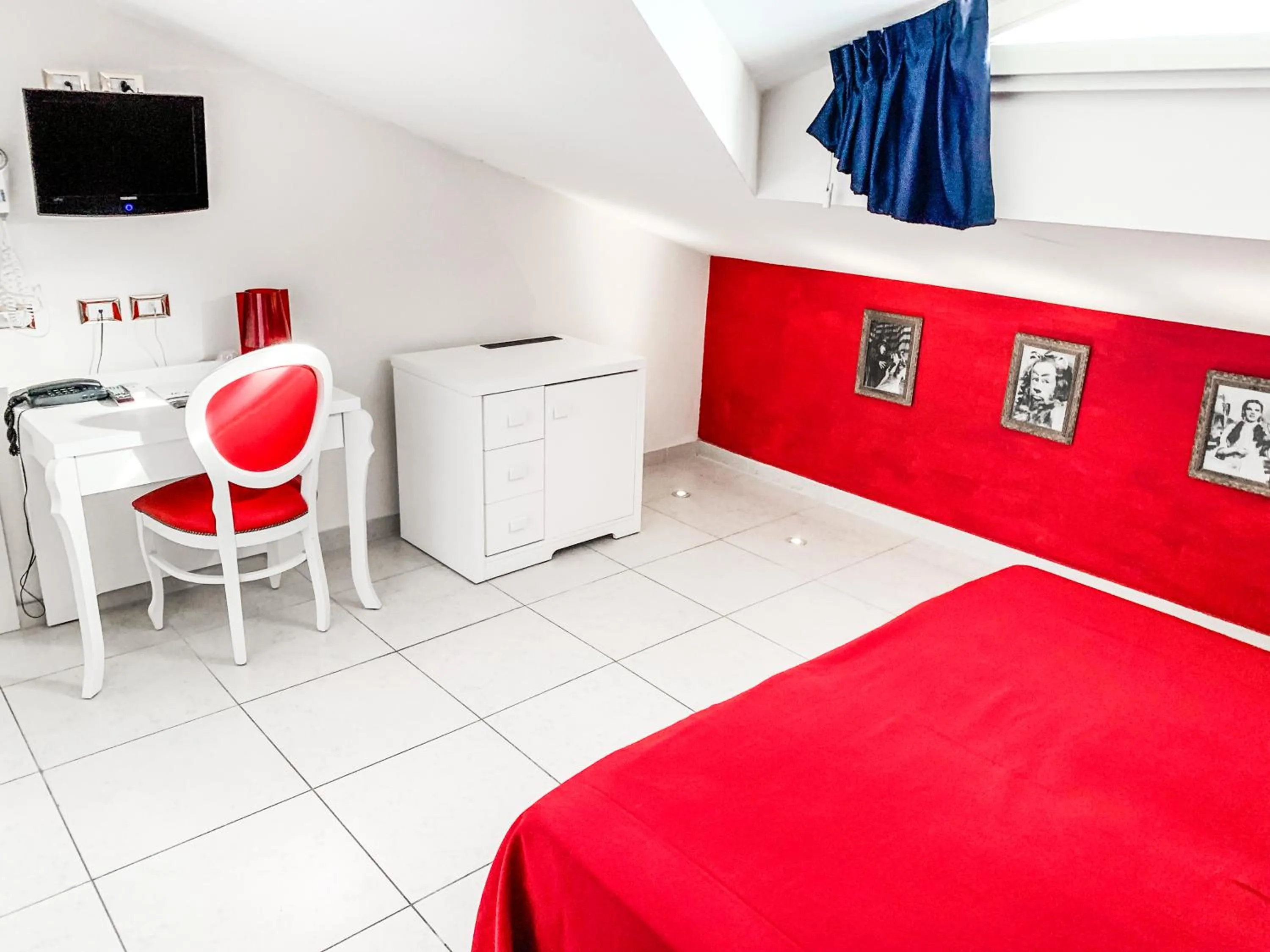 TV and multimedia in Hotel Le Cinéma