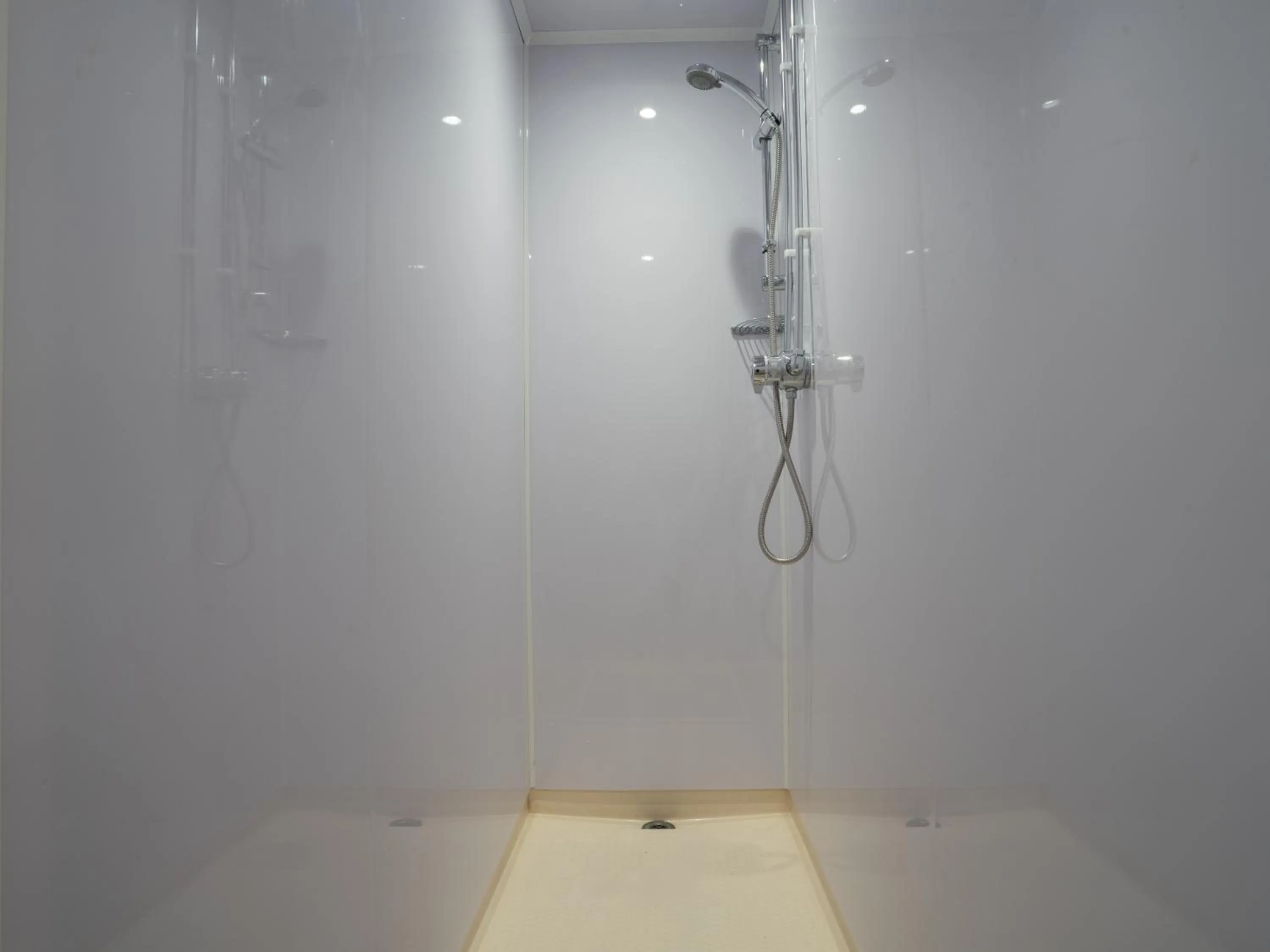 Shower in YHA Whitby