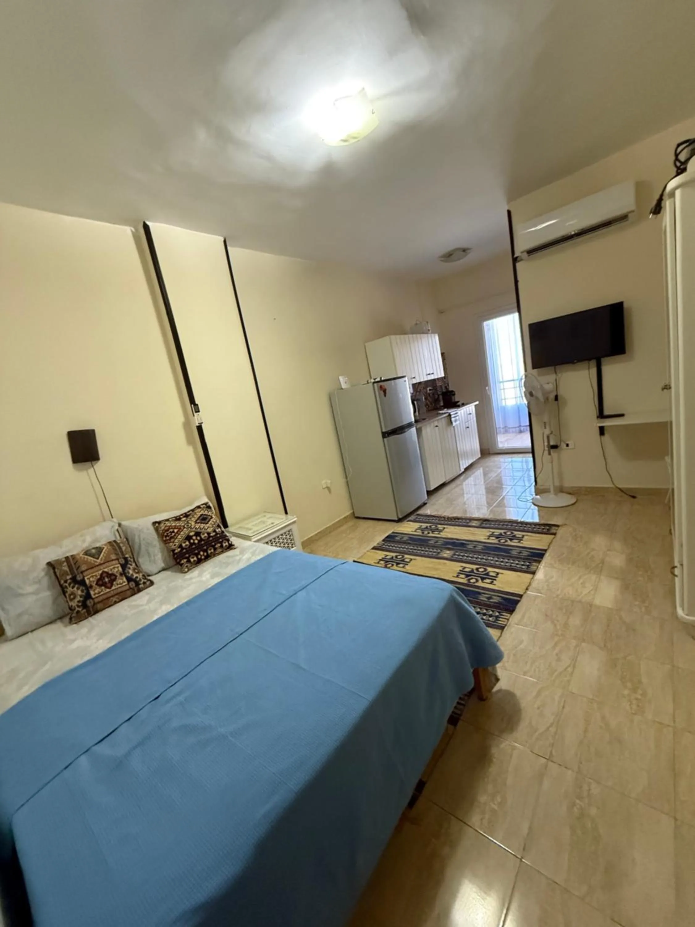 Bed in Cozy little studio near Kite station.