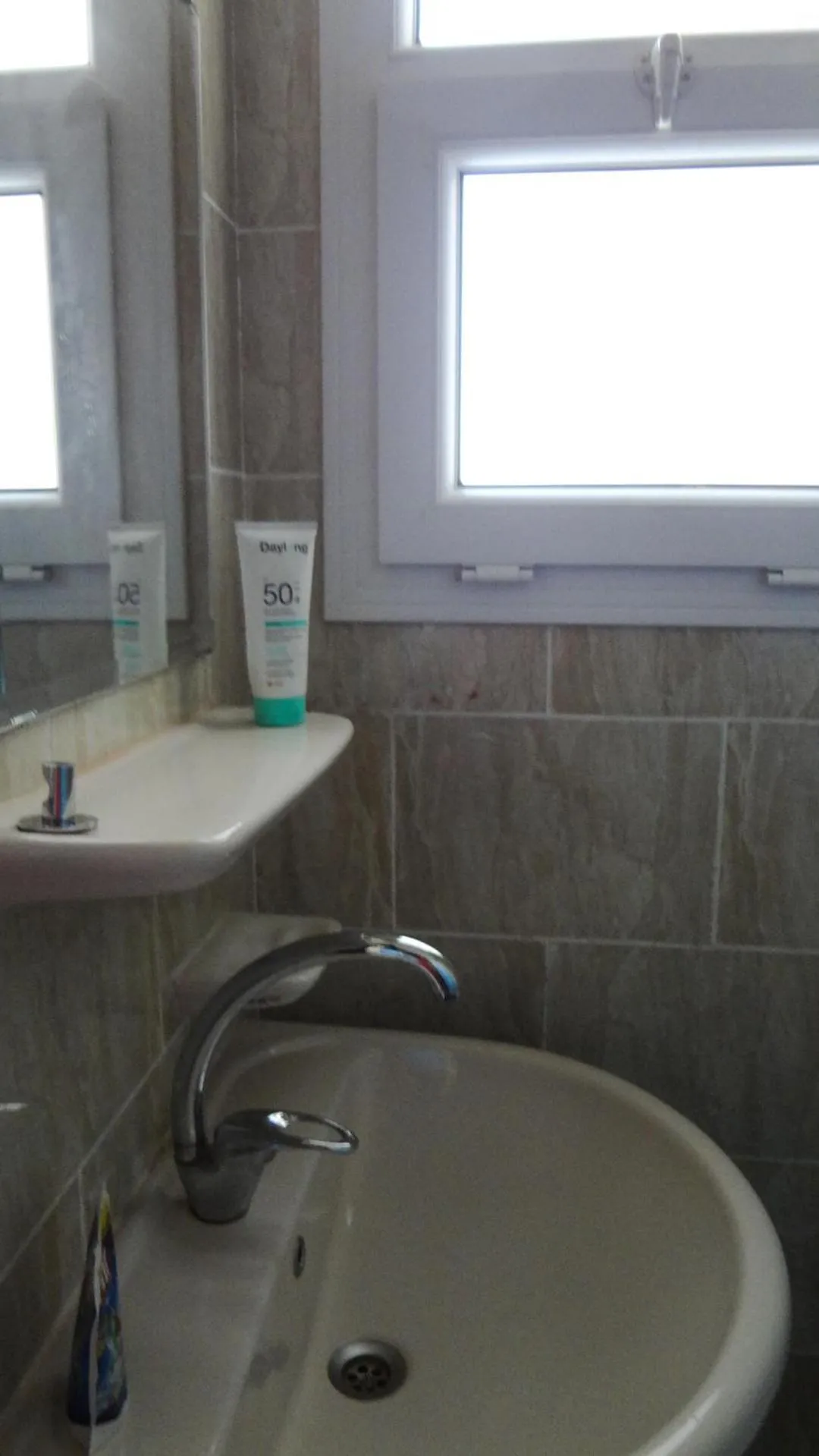 Bathroom in Cozy little studio near Kite station.